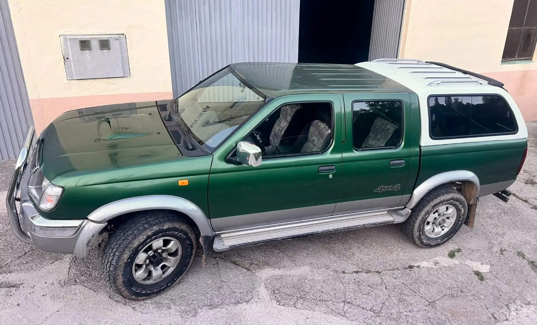 Nissan Pick Up Pick-up Doble Cabina Navara 4x4 Grün - 1