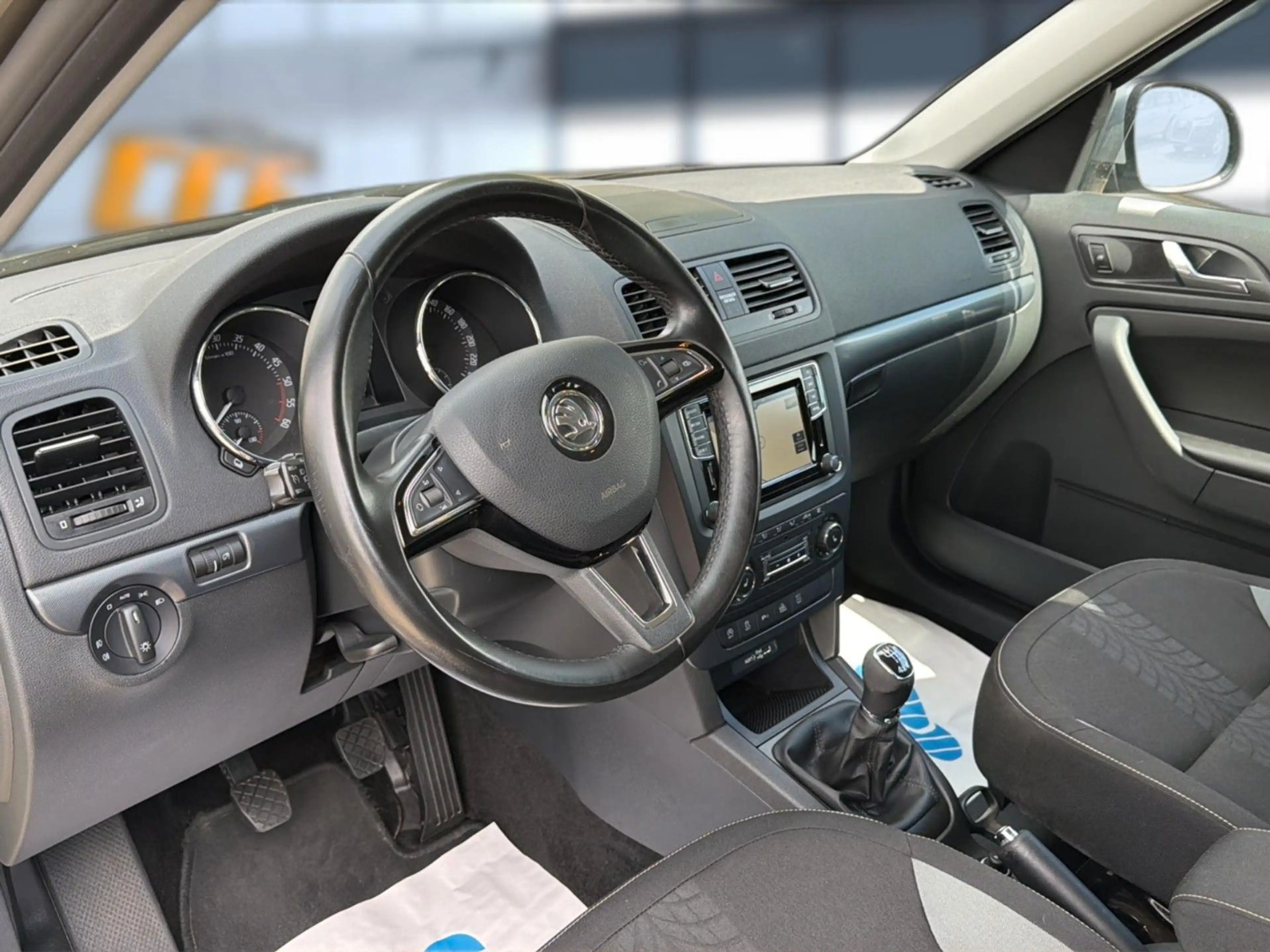 Skoda Yeti Ambition Outdoor 4x4*AHK*PDC*XEN*Navi*Klima — photo 11
