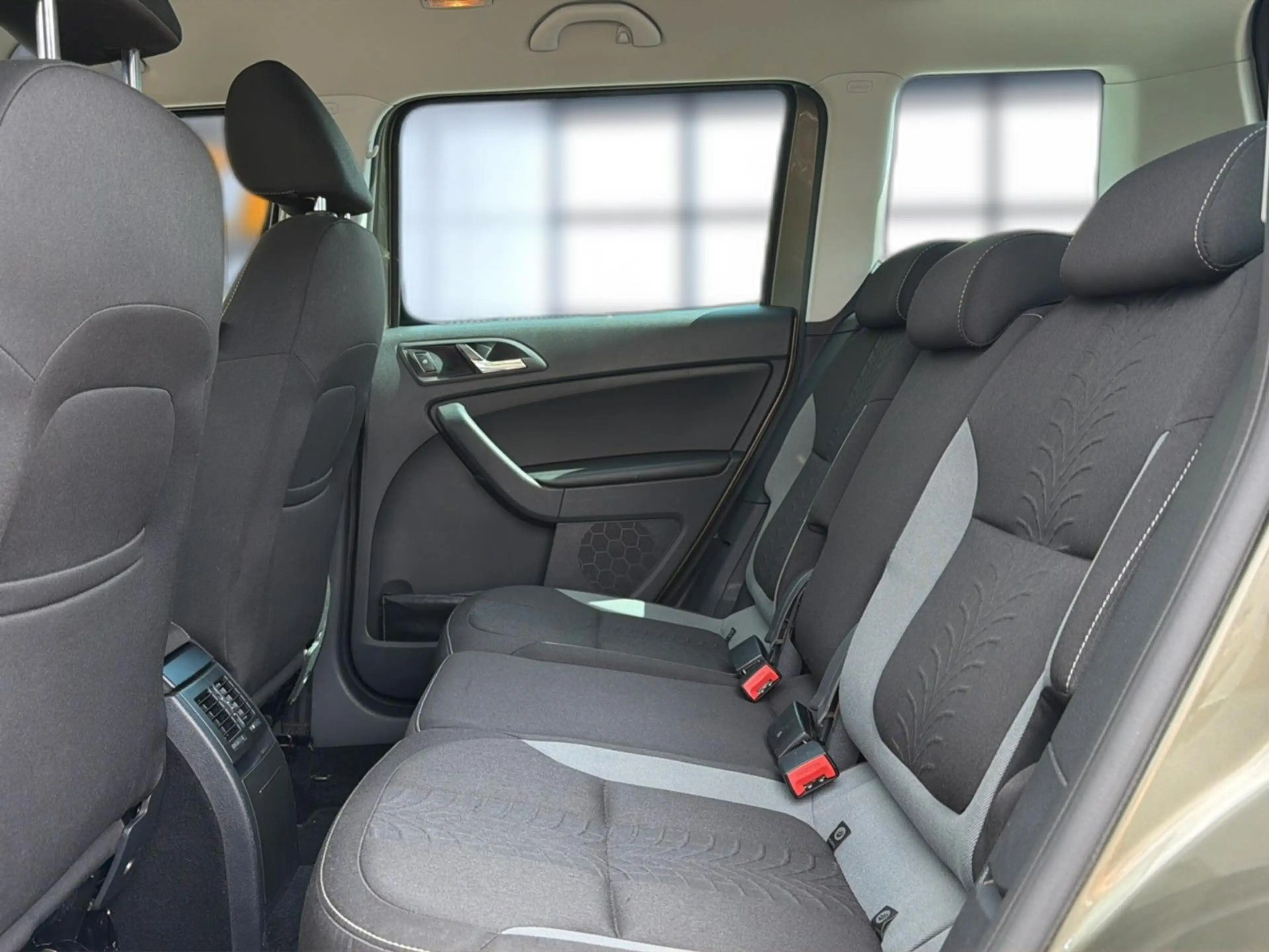 Skoda Yeti Ambition Outdoor 4x4*AHK*PDC*XEN*Navi*Klima — photo 14
