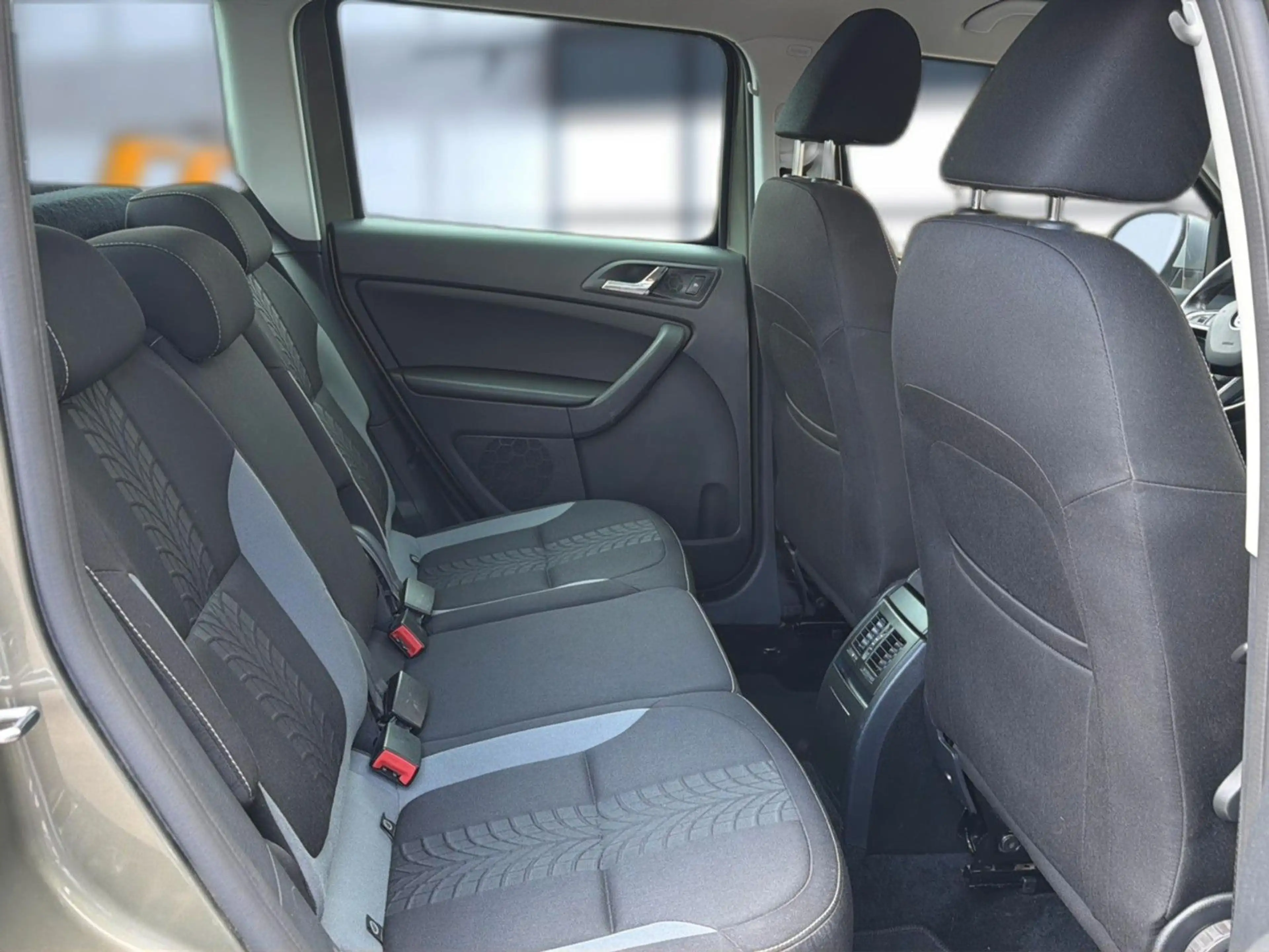 Skoda Yeti Ambition Outdoor 4x4*AHK*PDC*XEN*Navi*Klima — photo 15