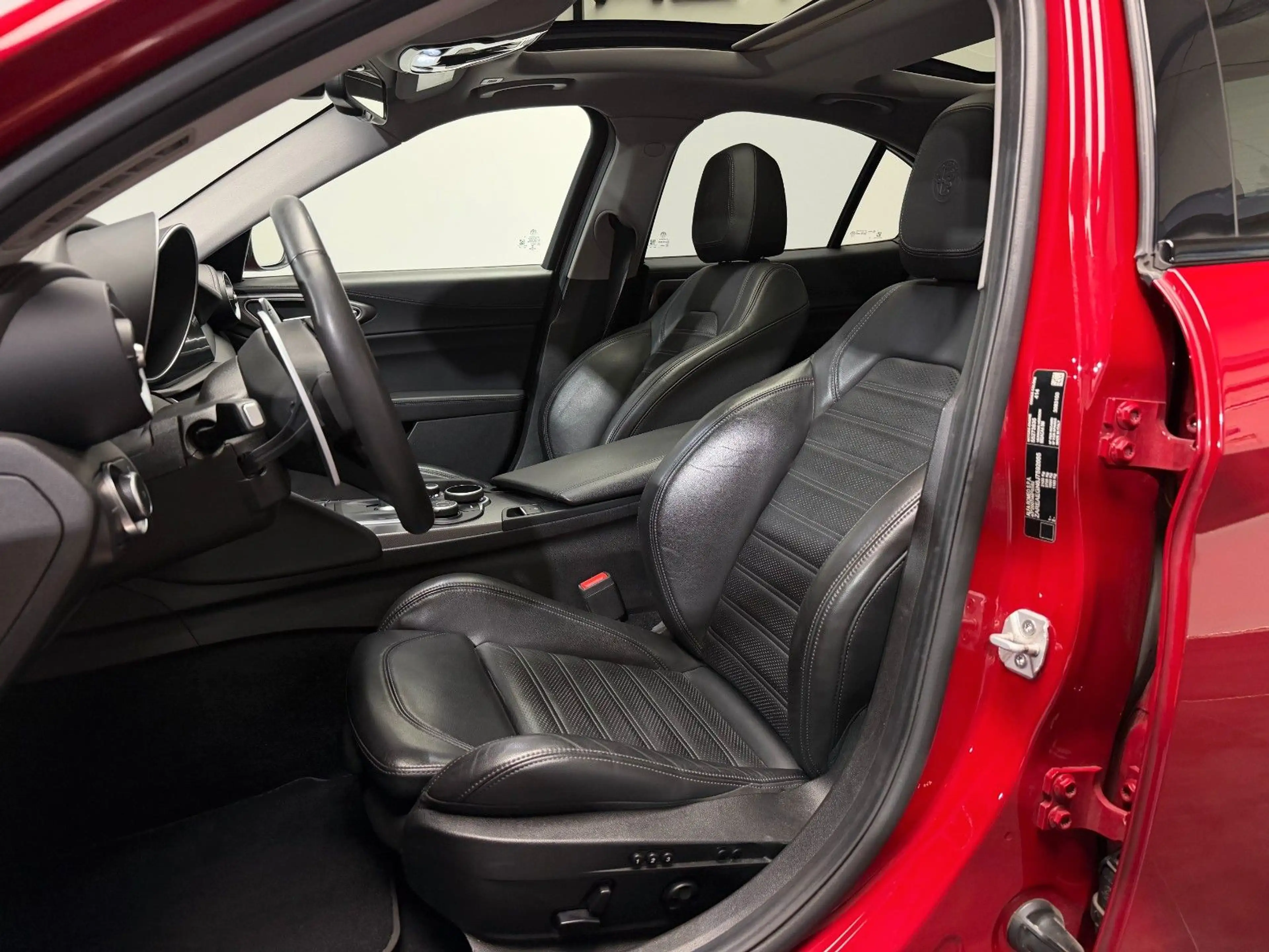 Alfa Romeo Giulia Veloce Q4 ACC RFK Bi-Xenon Pano H&K — photo 11