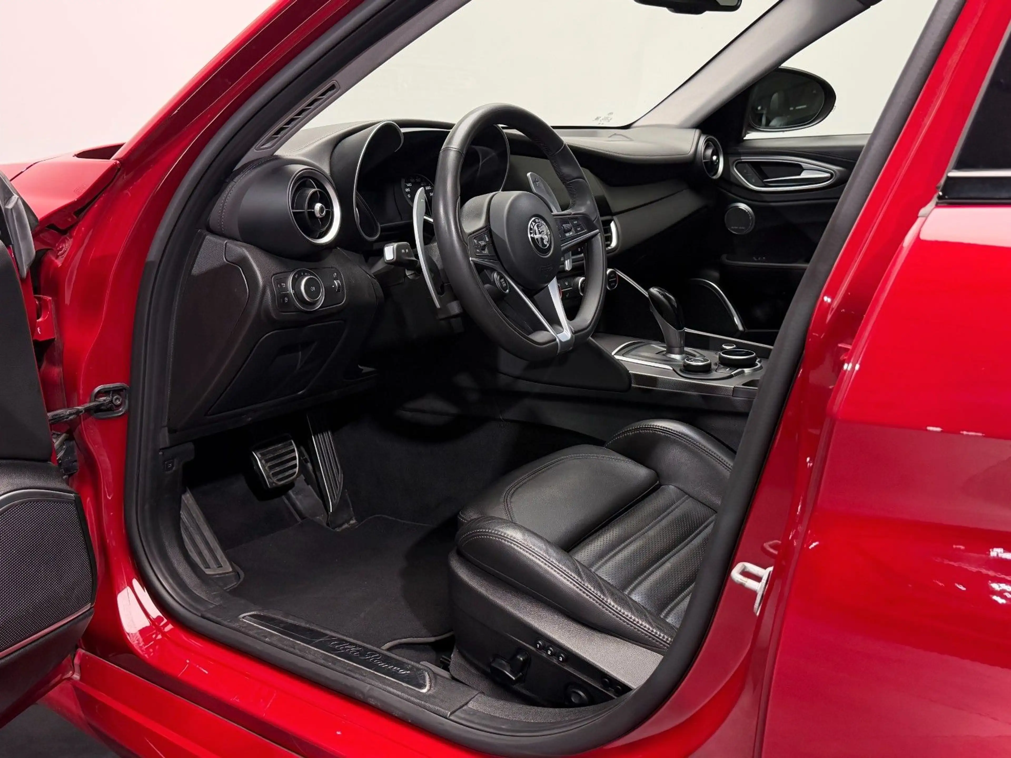 Alfa Romeo Giulia Veloce Q4 ACC RFK Bi-Xenon Pano H&K — photo 9