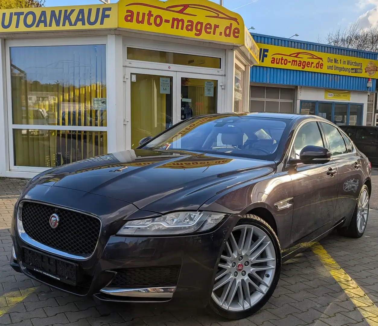 Jaguar XF 3.0d Portfolio*360°HUD*PANO*Virtual*Beige*DAB Schwarz - 1