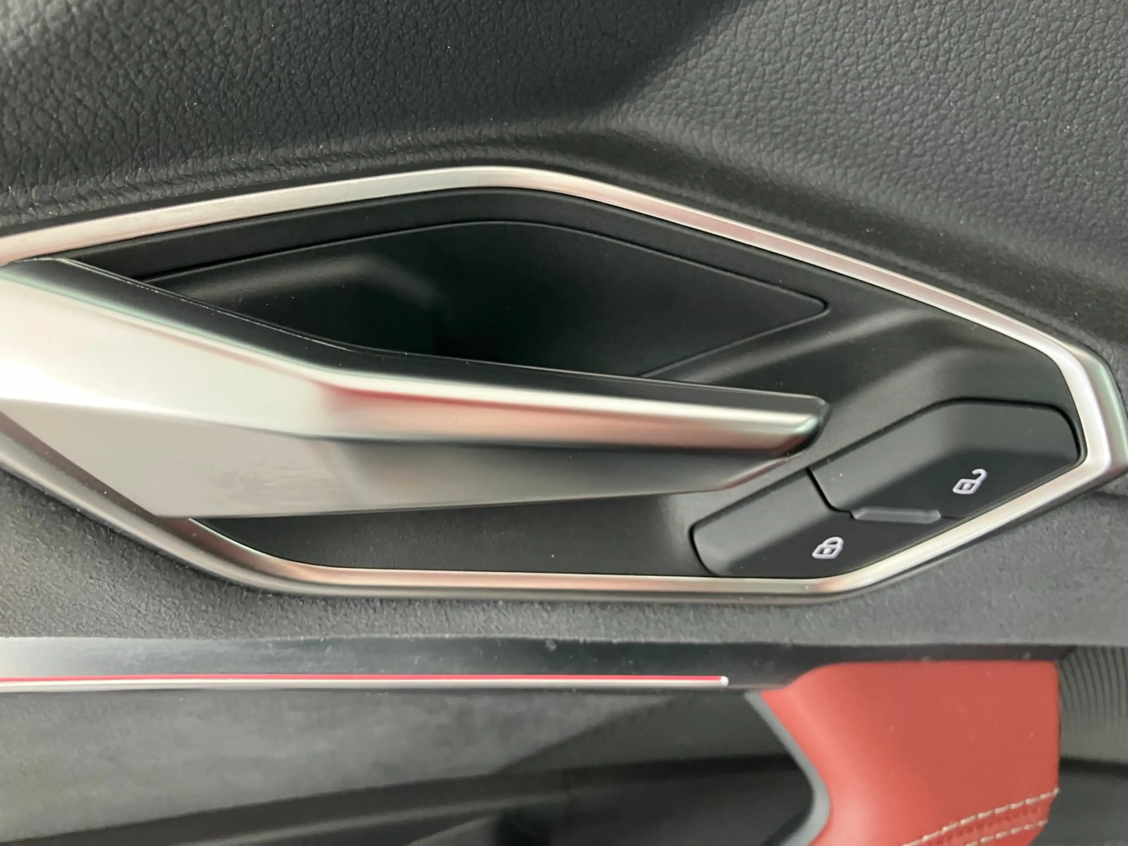 Audi SQ8 e-tron quattro — photo 12