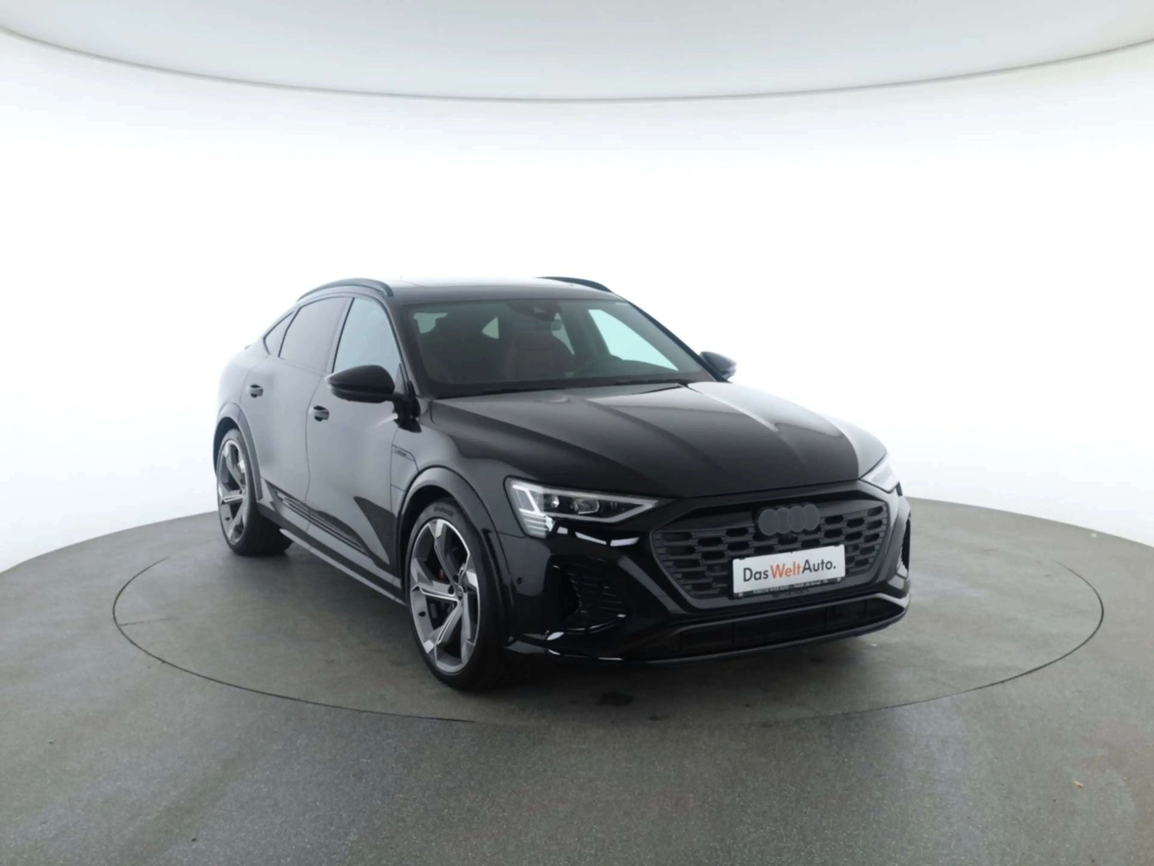Audi SQ8 e-tron quattro — photo 3