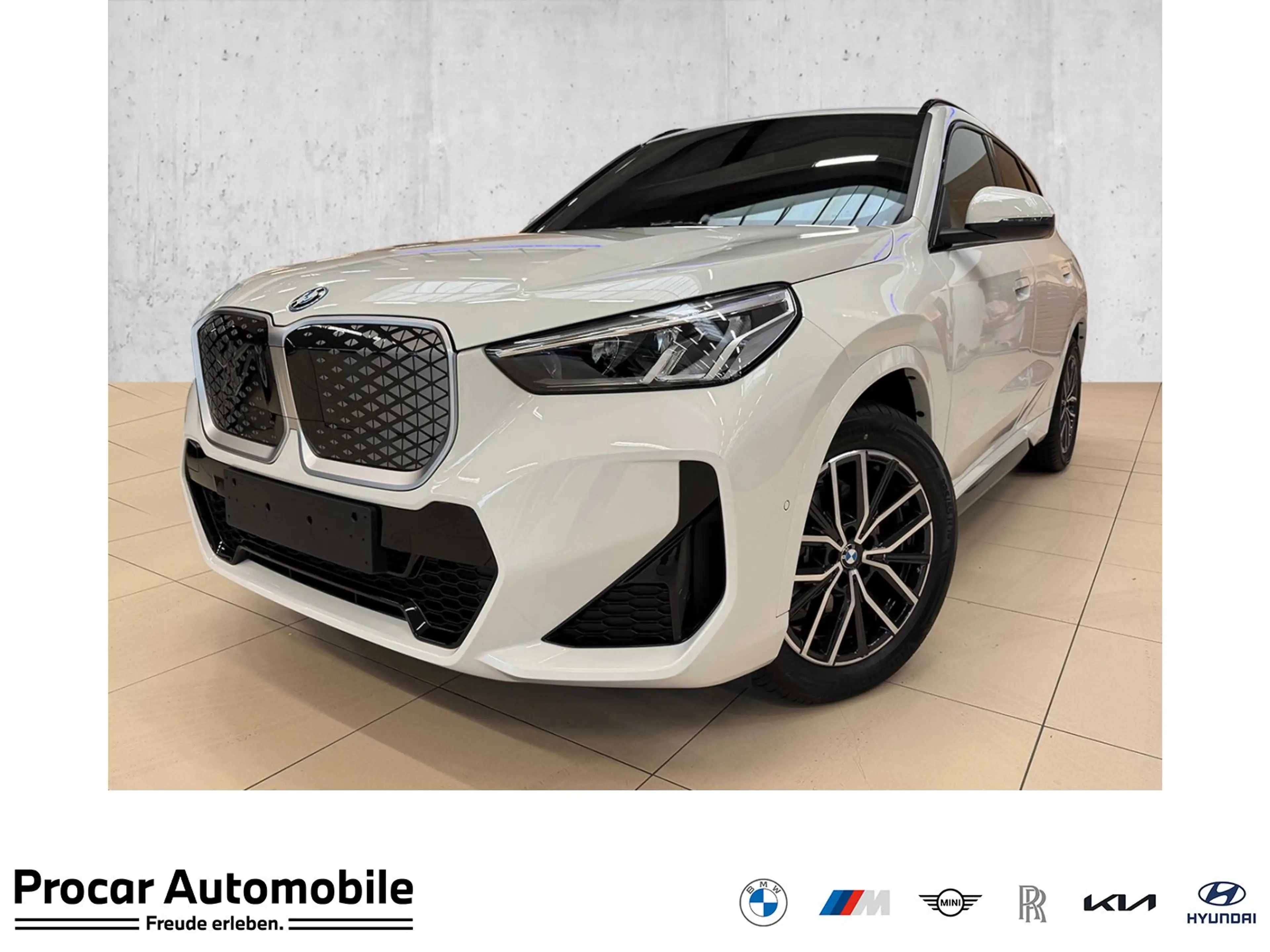 BMW iX1 eDrive20 M-Sport+NAVI+LED+SHZ+PA+uvm.