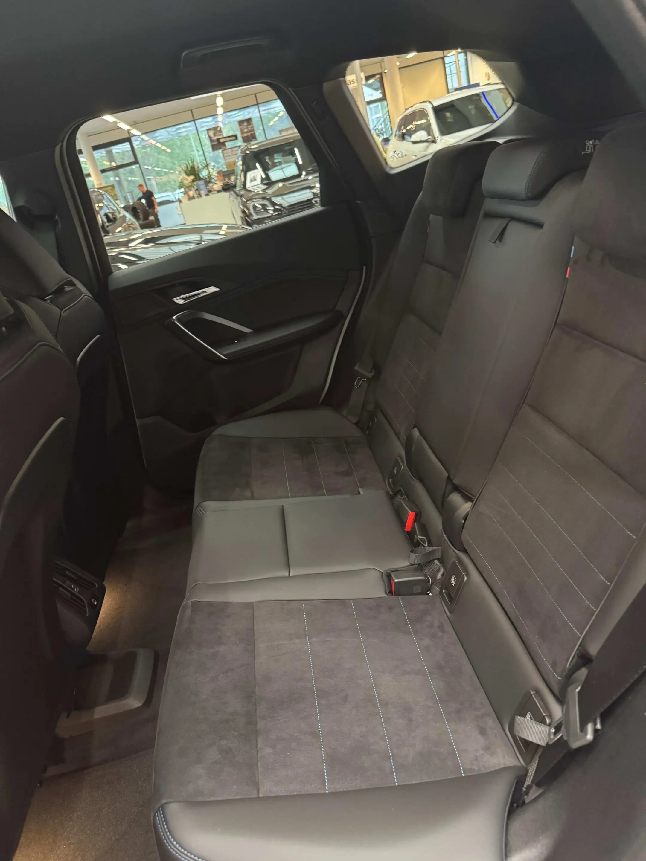 BMW iX1 eDrive20 M-Sport+NAVI+LED+SHZ+PA+uvm. — photo 9