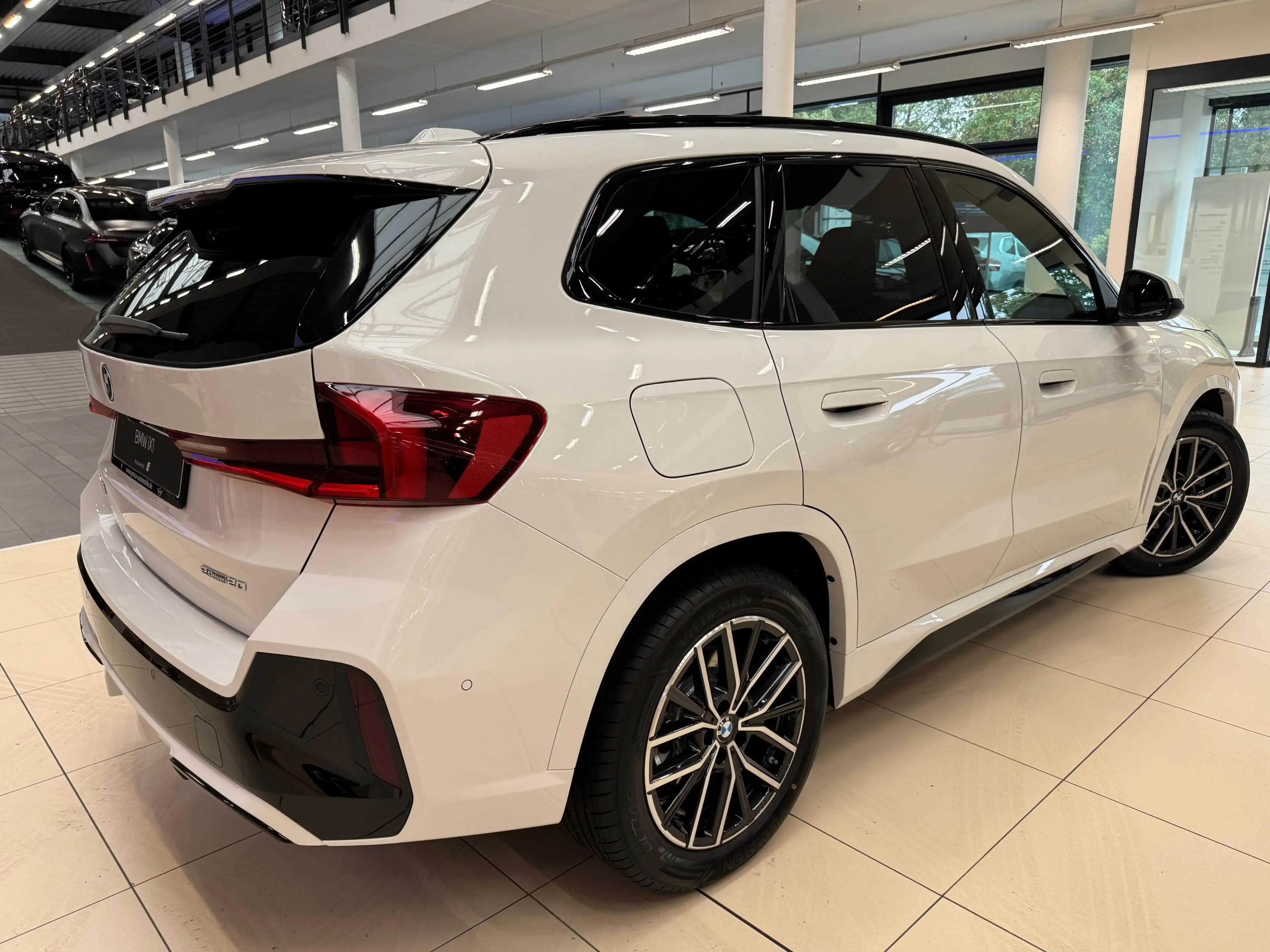 BMW iX1 eDrive20 M-Sport+NAVI+LED+SHZ+PA+uvm. — photo 3