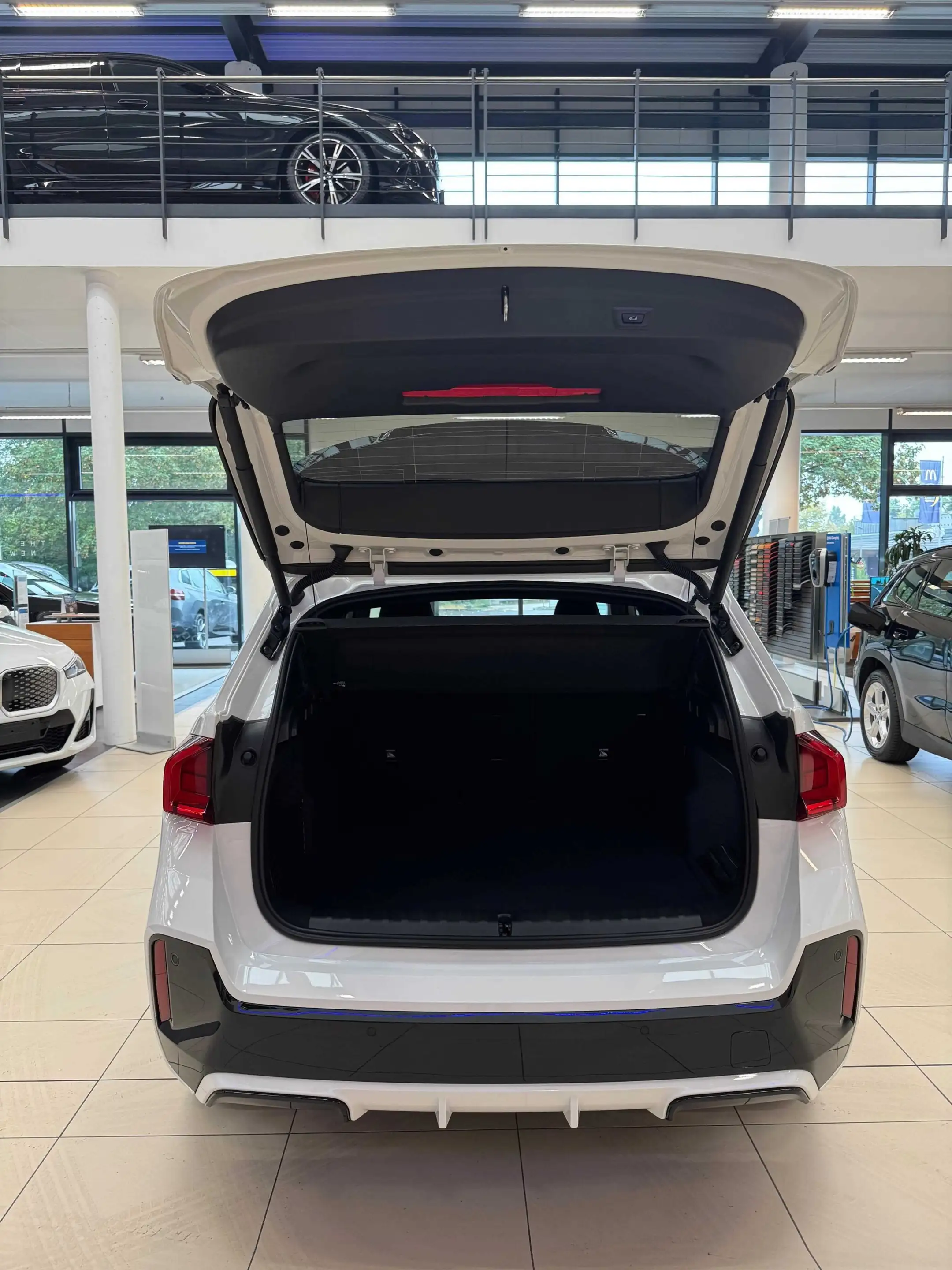 BMW iX1 eDrive20 M-Sport+NAVI+LED+SHZ+PA+uvm. — photo 4