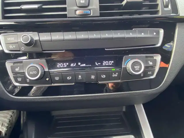 BMW 1 Series view 10