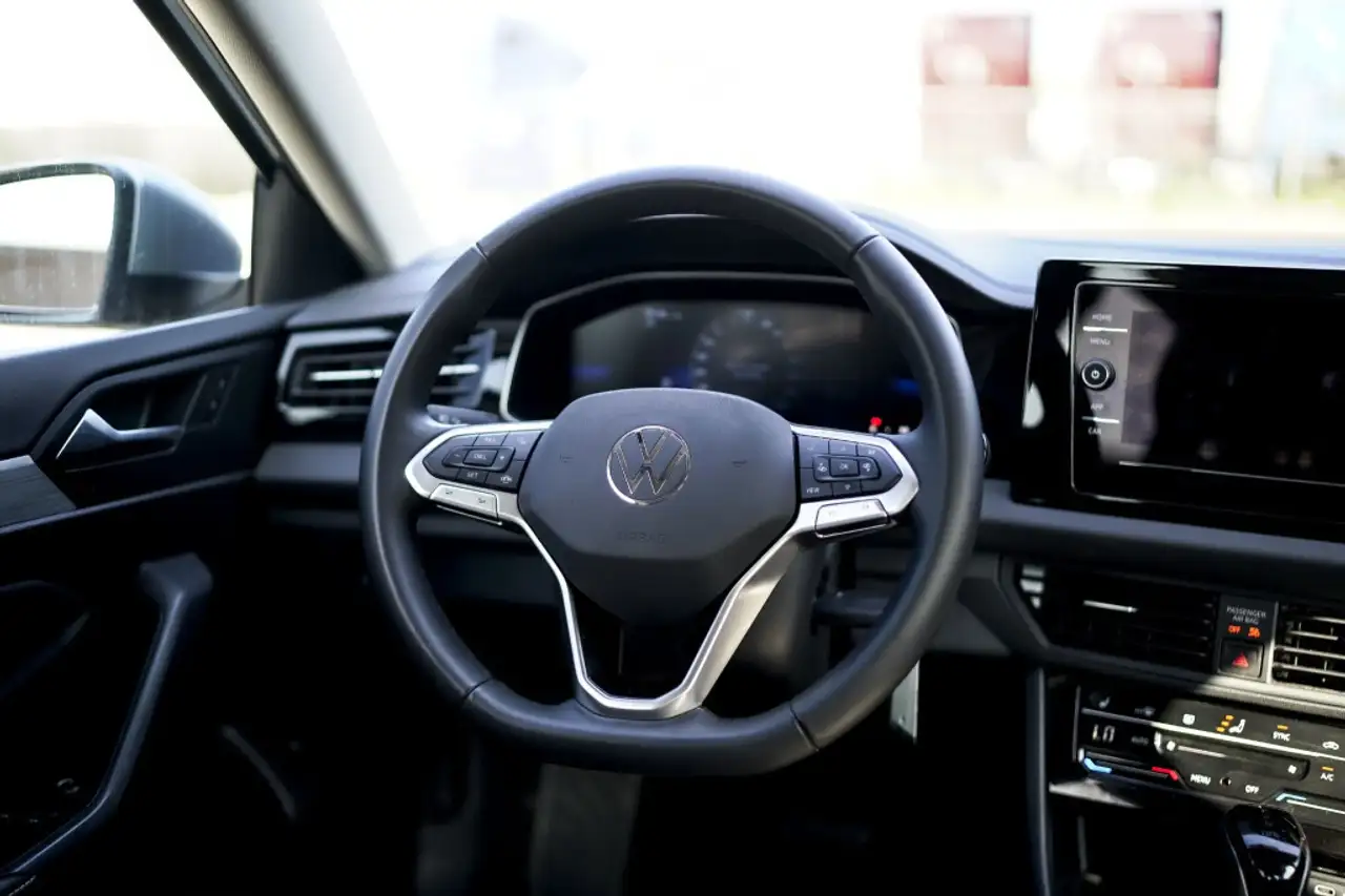 Volkswagen Jetta снимка Volkswagen Jetta
