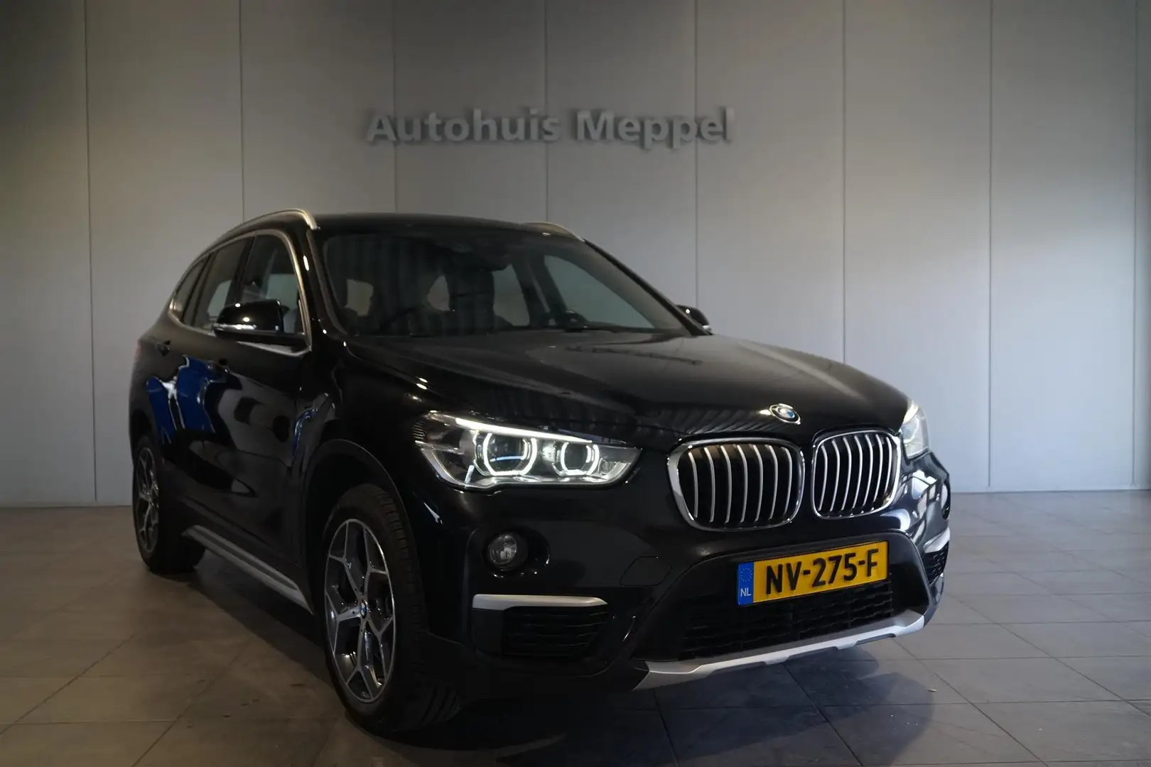 BMW X1 Sdrive20i Automaat | LED | Navi | Lichtpakket | Noir - 1