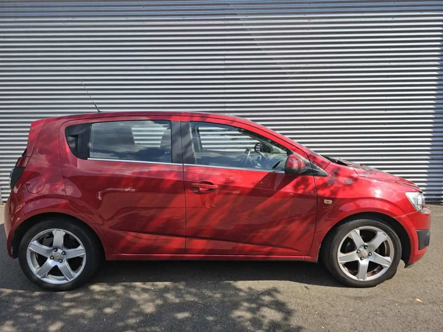 Chevrolet Aveo 1.4 LTZ Rood - 1
