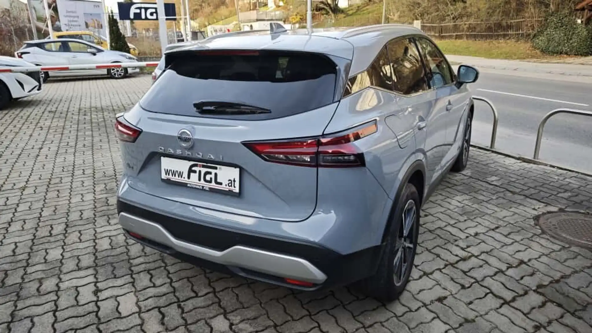 Nissan Qashqai 1,3 DIG-T MHEV 4x4 Tekna+ Aut. Grau - 2