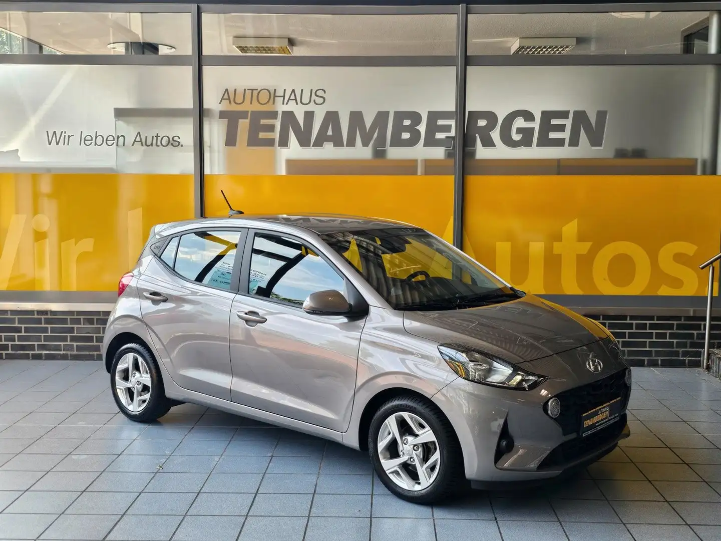 Hyundai i10 Trend AUTOMATIK SHZ PDC LenkrHzg DAB Spurhal Gris - 1