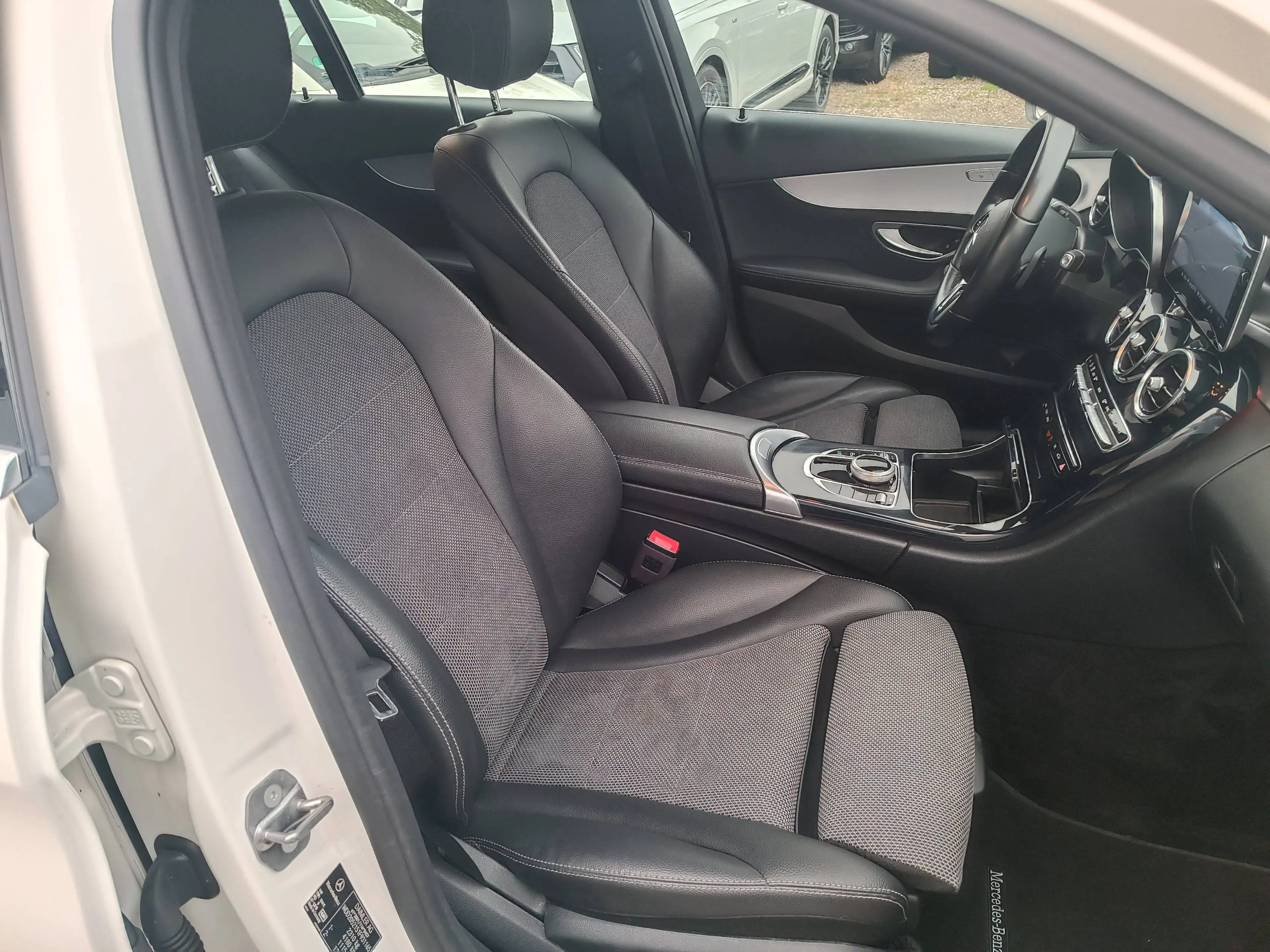 Mercedes-Benz C 220 C-Klasse Diesel d 4Matic T 9G-TRONIC Avantgarde,LED,NAVI,AHK — photo 14