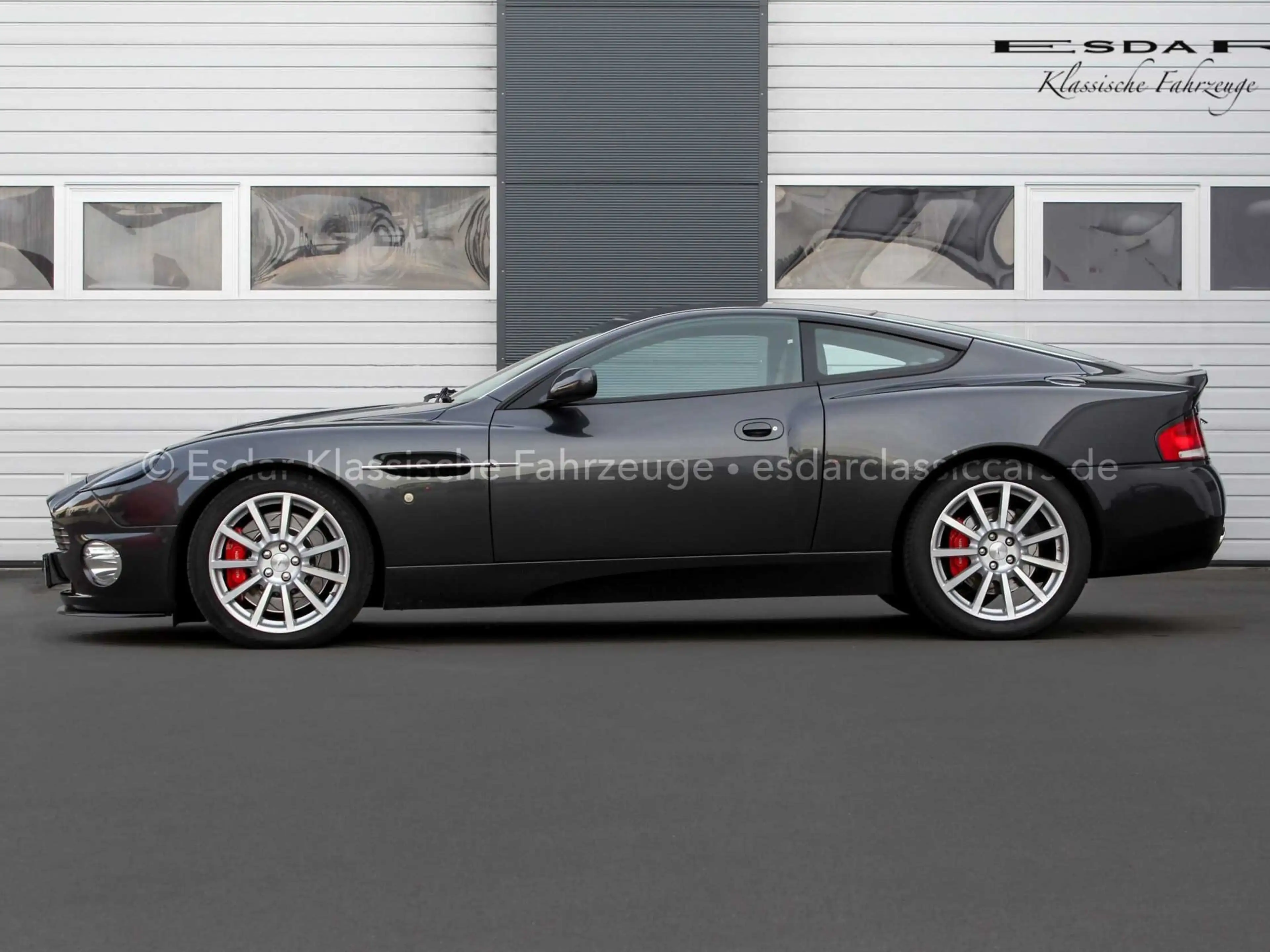 Aston Martin Vanquish S — photo 6