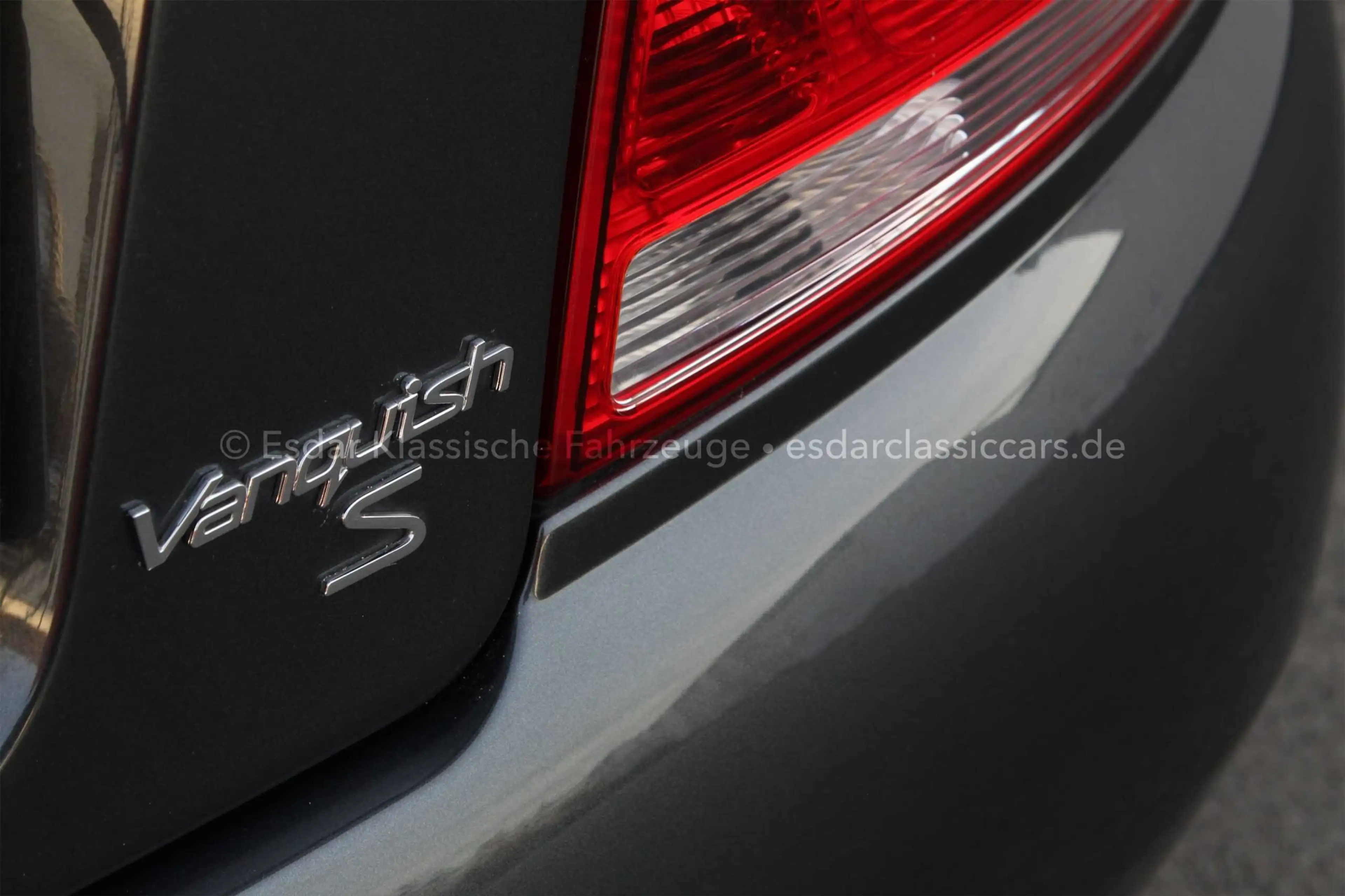 Aston Martin Vanquish S — photo 12