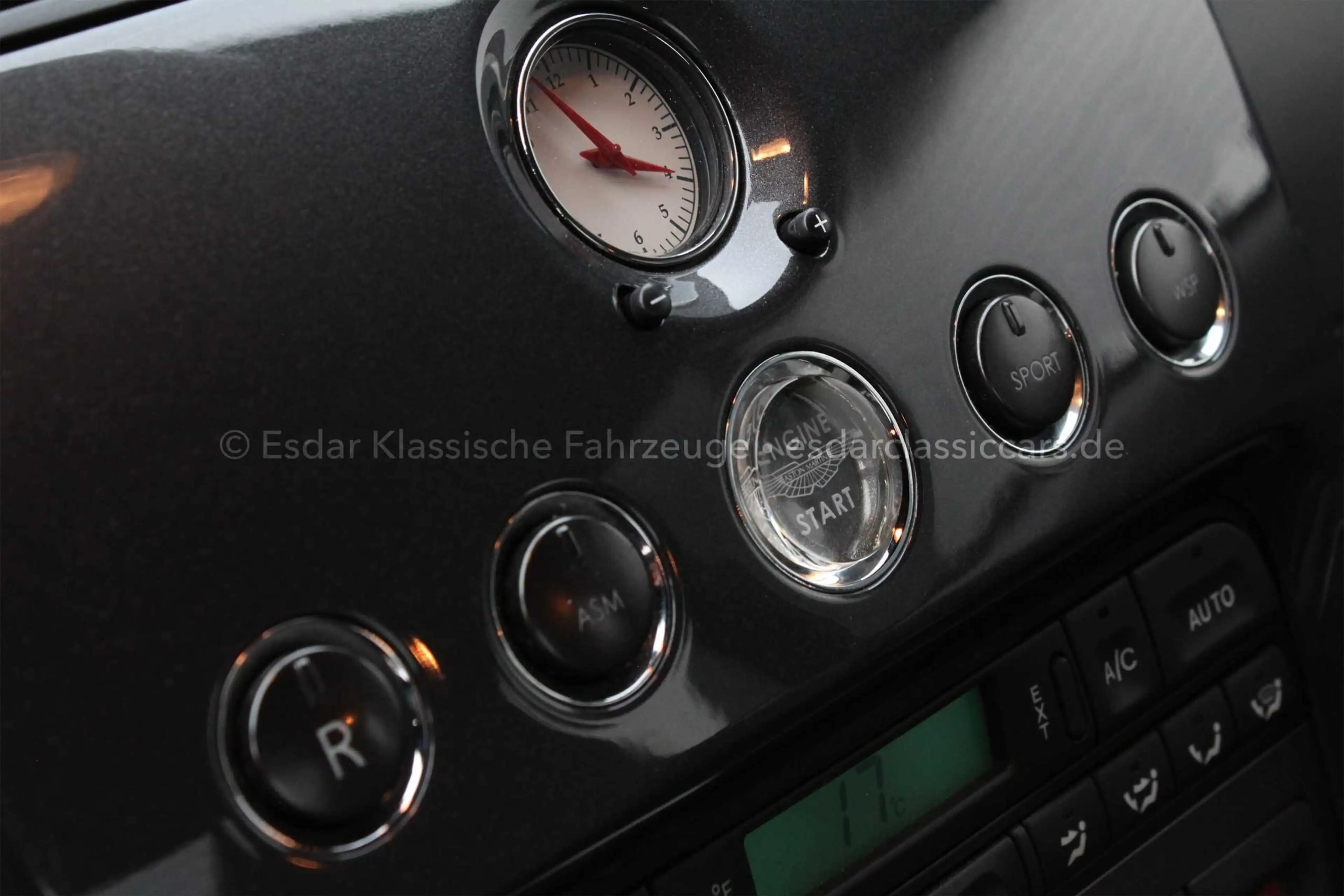 Aston Martin Vanquish S — photo 13