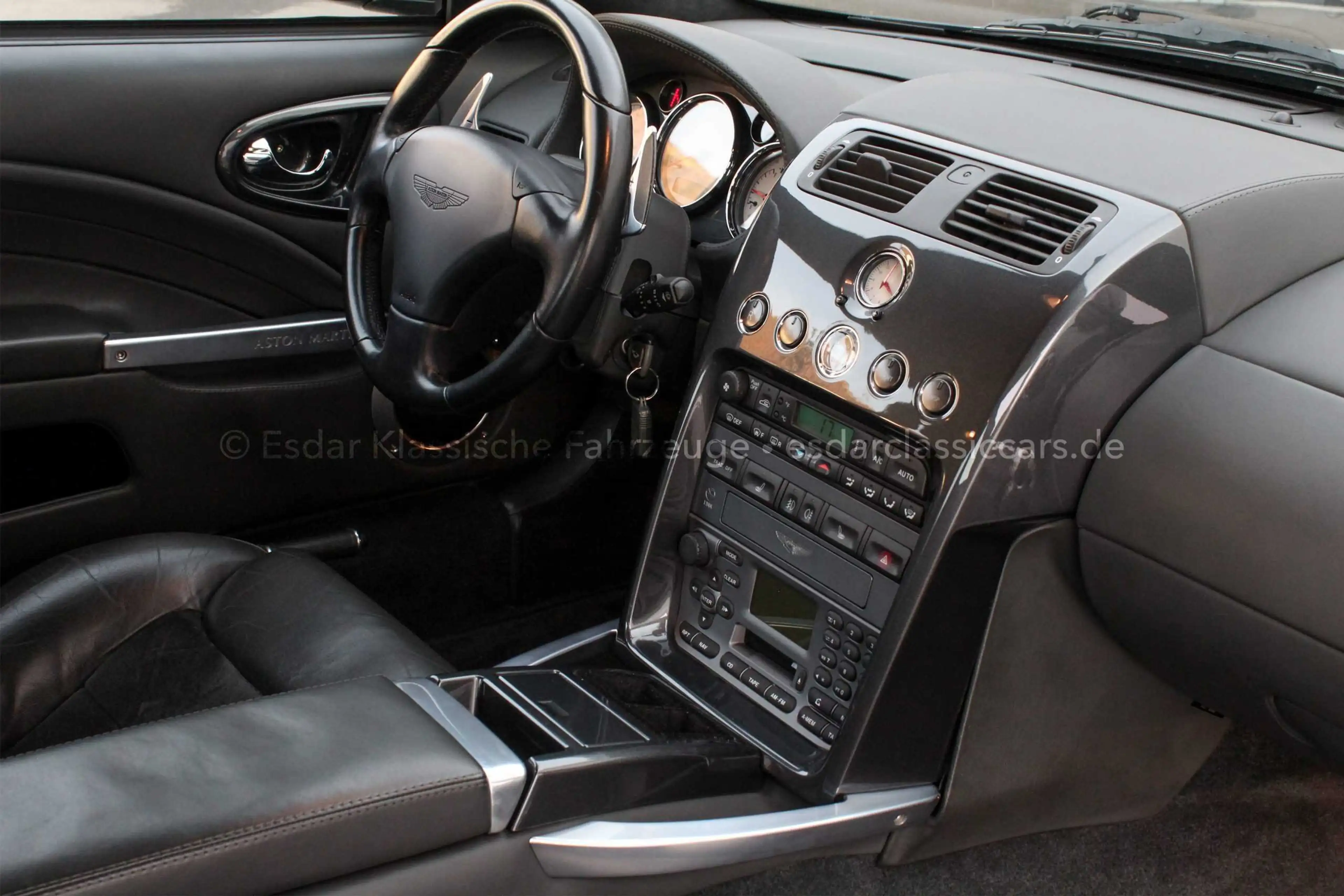 Aston Martin Vanquish S — photo 4