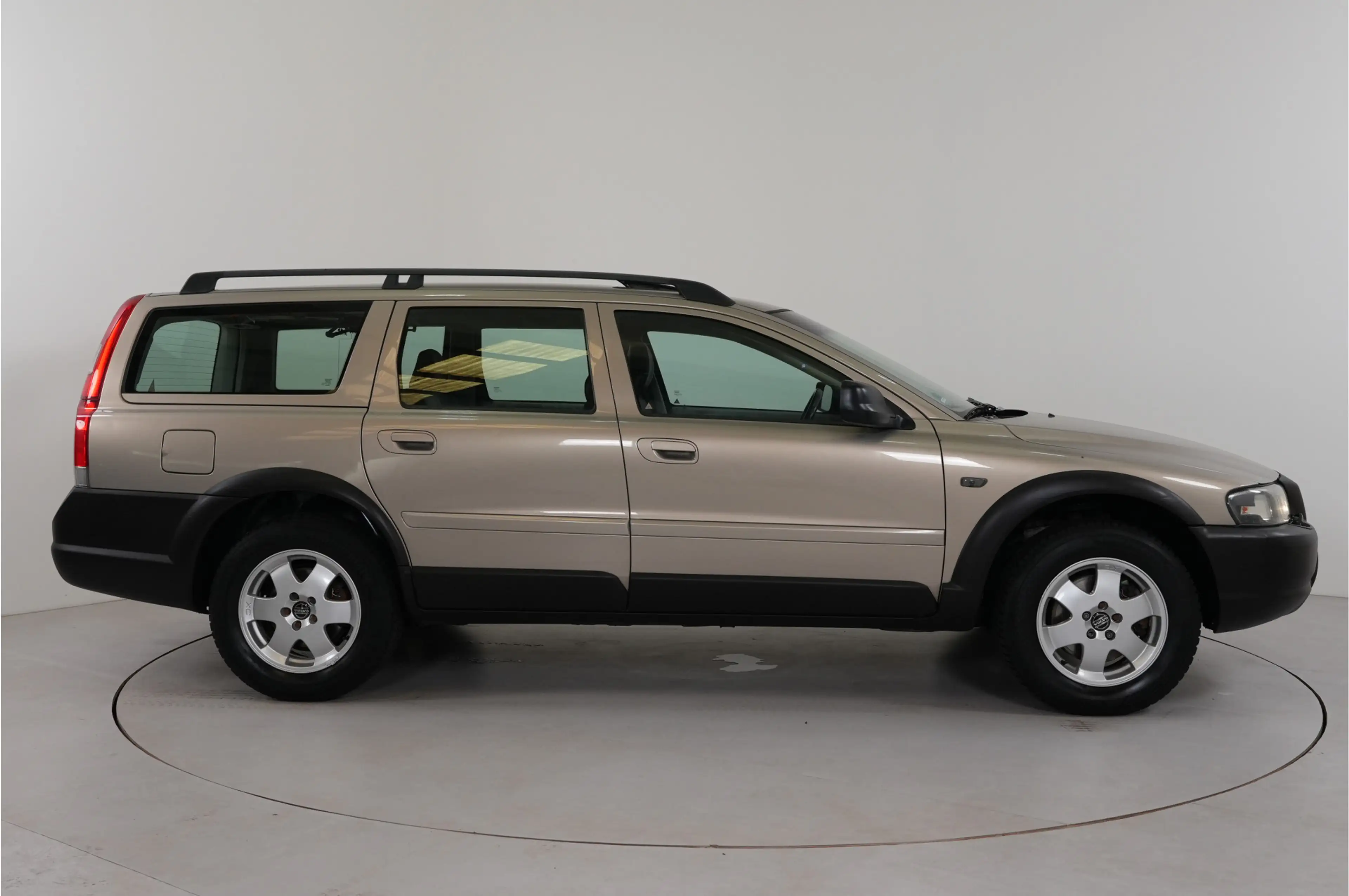 Volvo V70 Cross Country 2.4 T Geartr. Comf. | Blijvend Young — photo 5