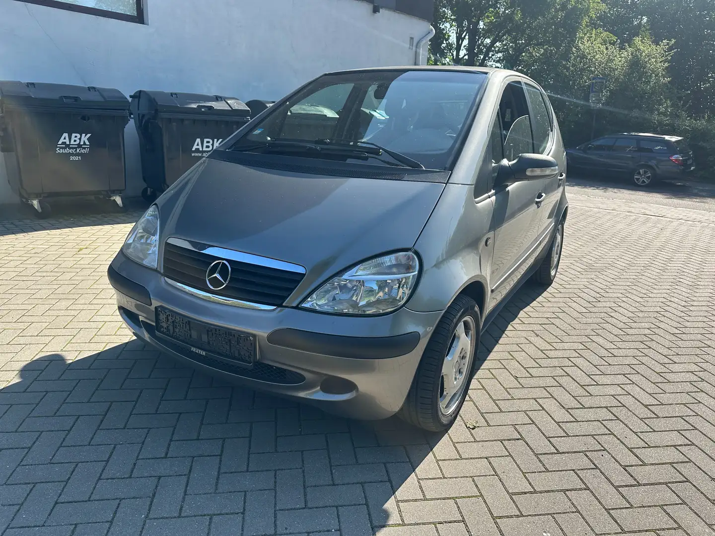 Mercedes-Benz A 140 L Elegance Grau - 2