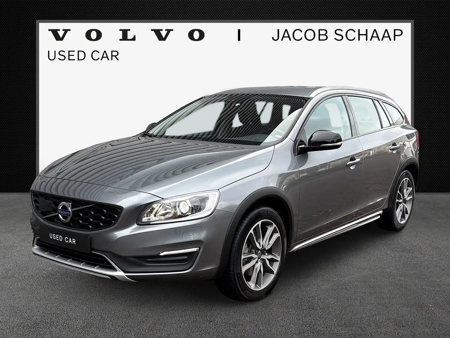 Volvo V60 Cross Country 2.0 D3 Momentum / bi-xenon koplampen / Trekhaak / Grijs - 1