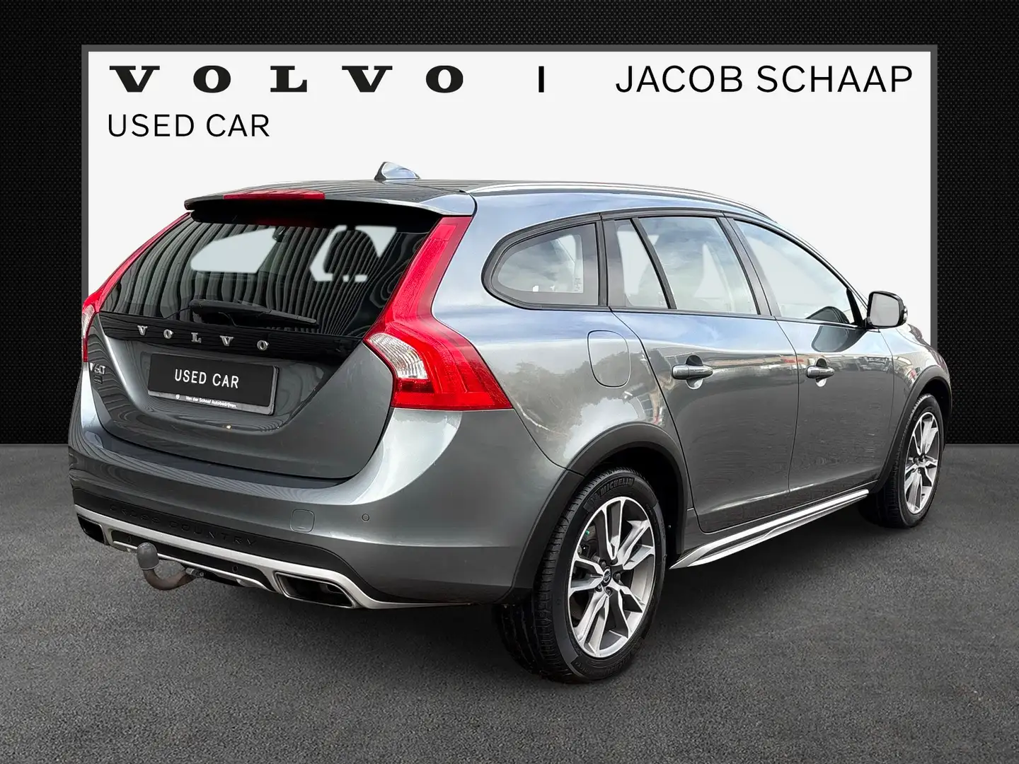 Volvo V60 Cross Country 2.0 D3 Momentum / bi-xenon koplampen / Trekhaak / Grijs - 2