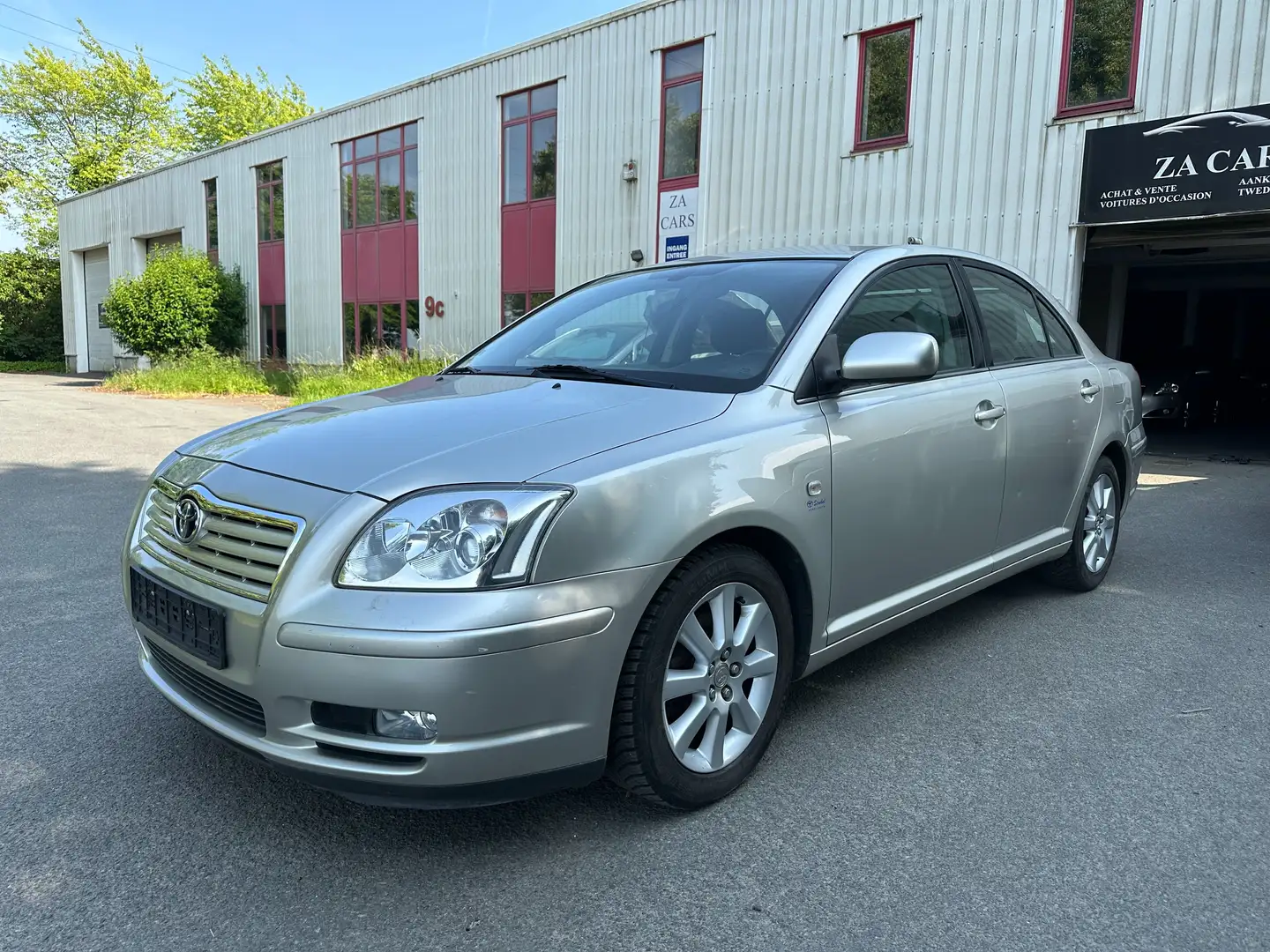 Toyota Avensis 1.8i VVT-i 16v Linea Sol Grijs - 1