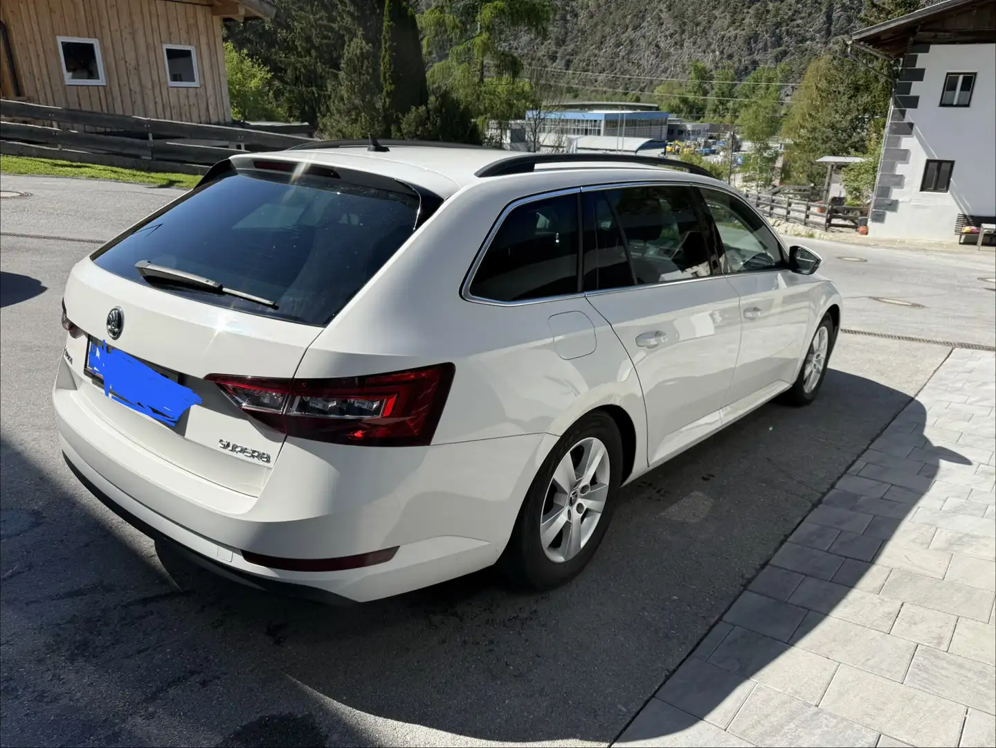 Skoda Superb Kombi 1,6 TDI Ambition Weiß - 2