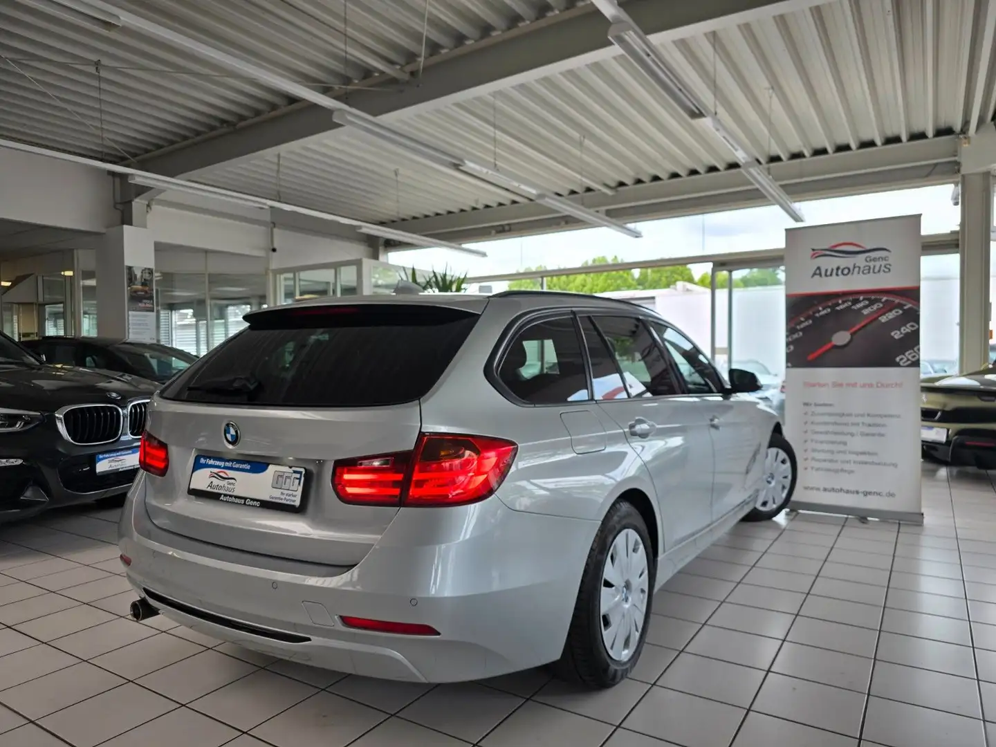 BMW 320 d Touring Sport Line Automatik Navigation Silber - 2
