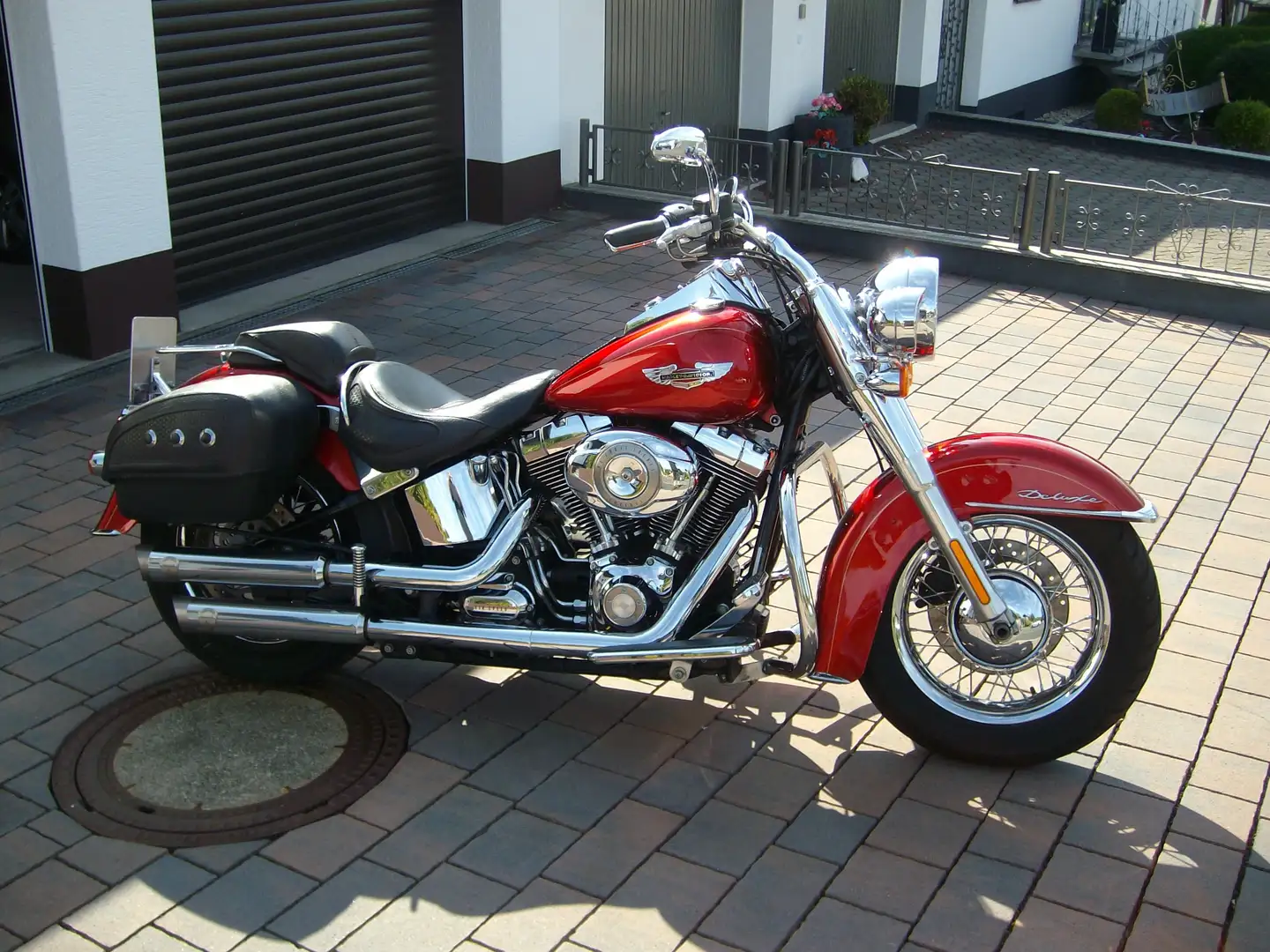 Harley-Davidson Softail Deluxe FLSTN Red - 1