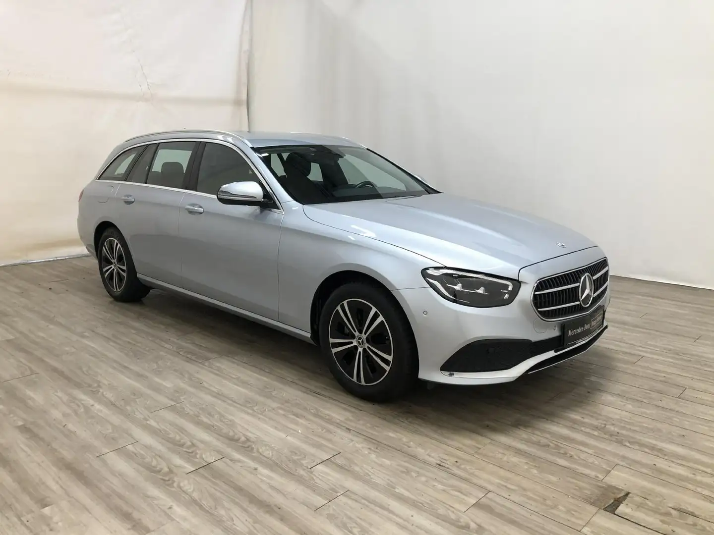 Mercedes-Benz E 220 dT AVANTGARDE MBUX*Navi*AHK*Kamera*LED*Spur Silber - 2