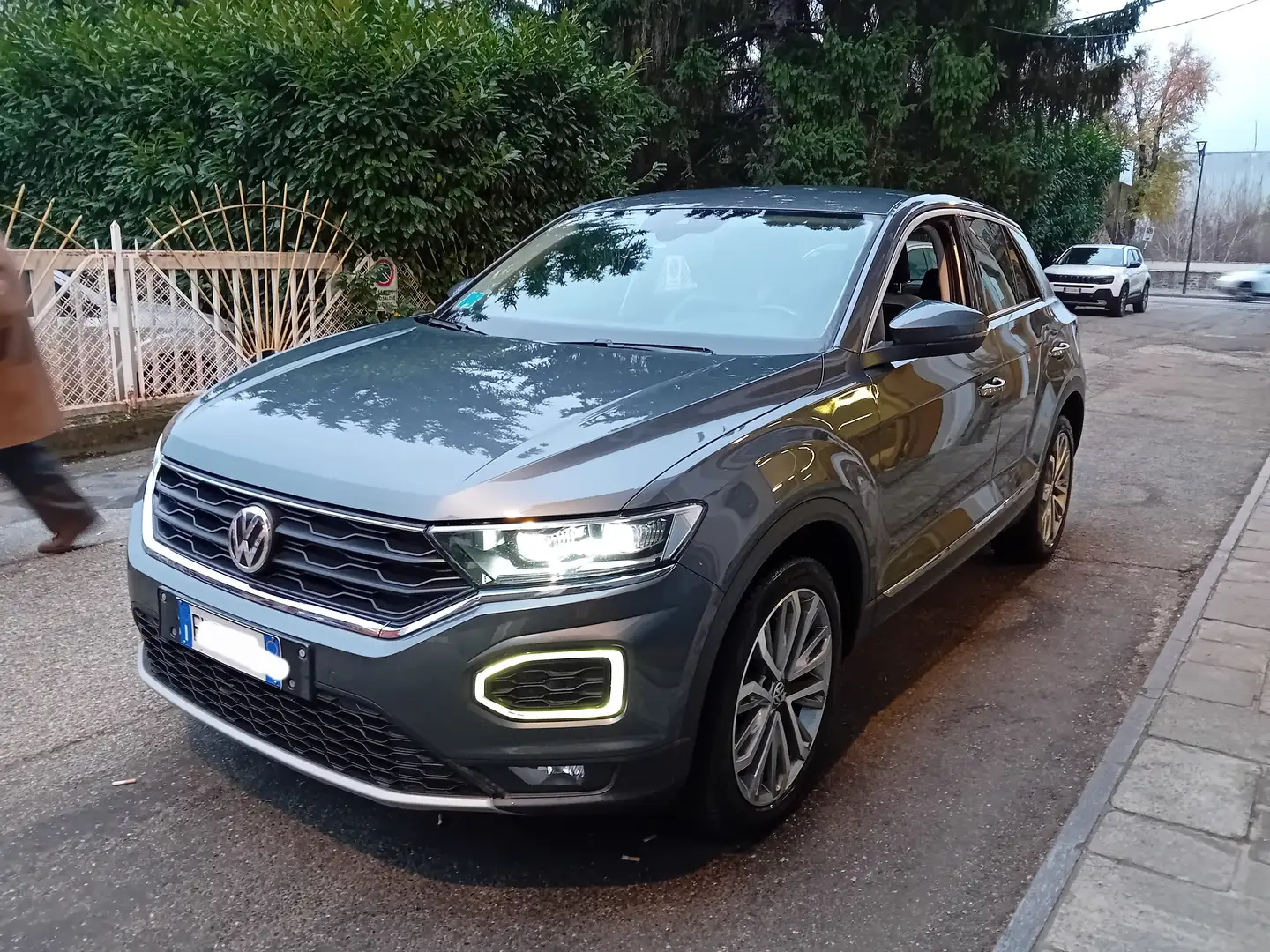 Volkswagen T-Roc 2.0 tdi Advanced 4motion dsg *UNICO PROPRIETARIO* Grigio - 2