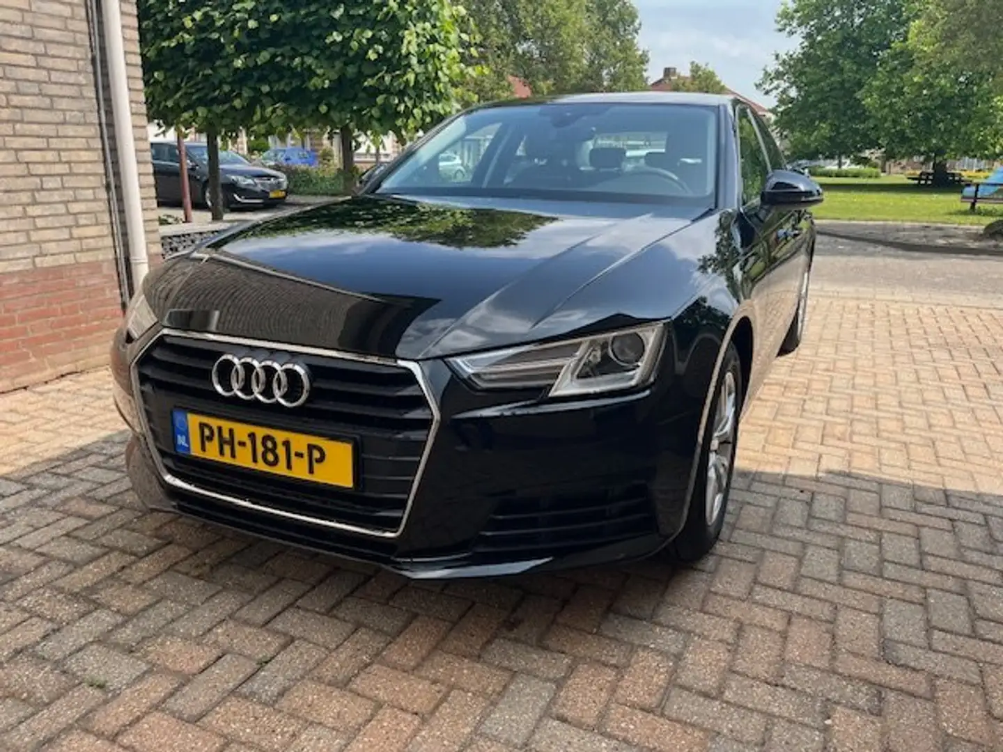 Audi A4 A4 1.4 TFSI Design ProL Zwart - 1