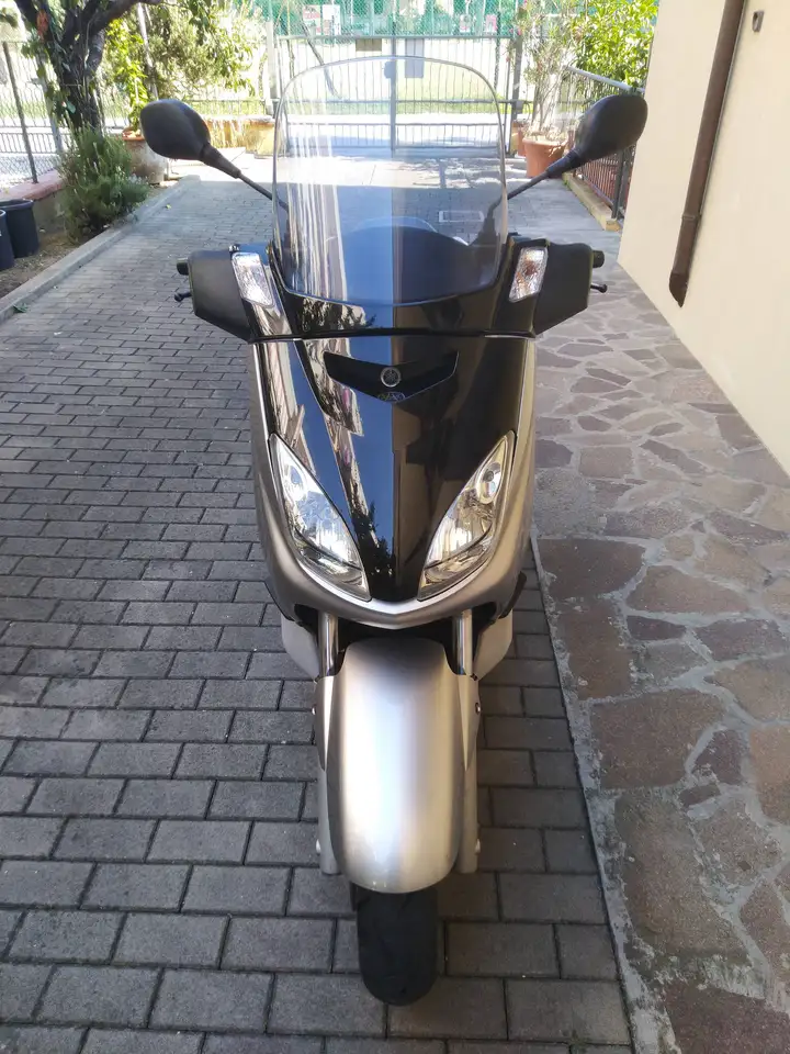 Yamaha X-Max 250