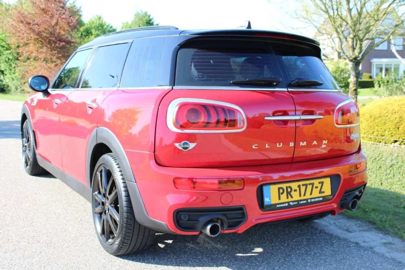 MINI Cooper S Clubman 2.0 192pk Cooper S Chili Serious Business JCW/pano Červená - 2