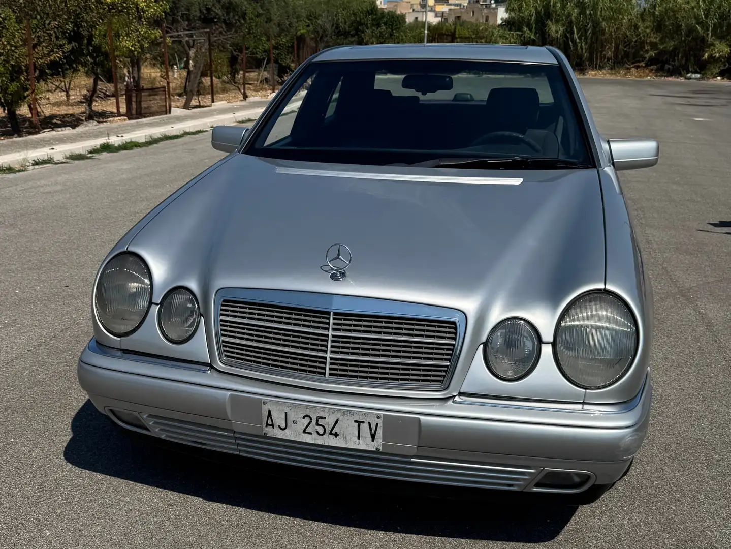 Mercedes-Benz 210/310 Szürke - 1