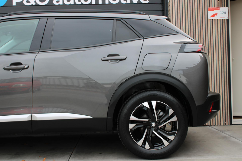 Peugeot 2008 1.2 PureTech Allure CAMERA | CARPLAY | 3D — photo 11