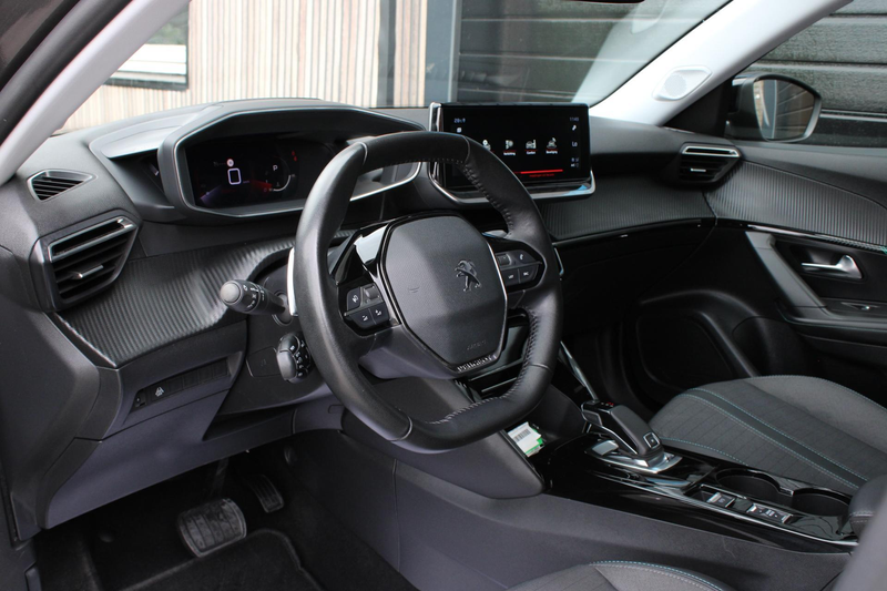 Peugeot 2008 1.2 PureTech Allure CAMERA | CARPLAY | 3D — photo 6