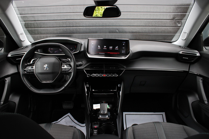 Peugeot 2008 1.2 PureTech Allure CAMERA | CARPLAY | 3D — photo 4