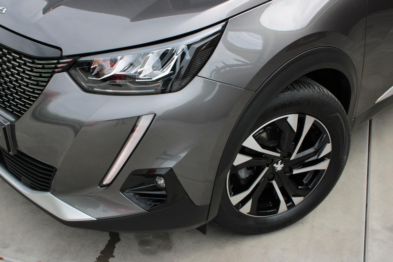 Peugeot 2008 1.2 PureTech Allure CAMERA | CARPLAY | 3D — photo 8