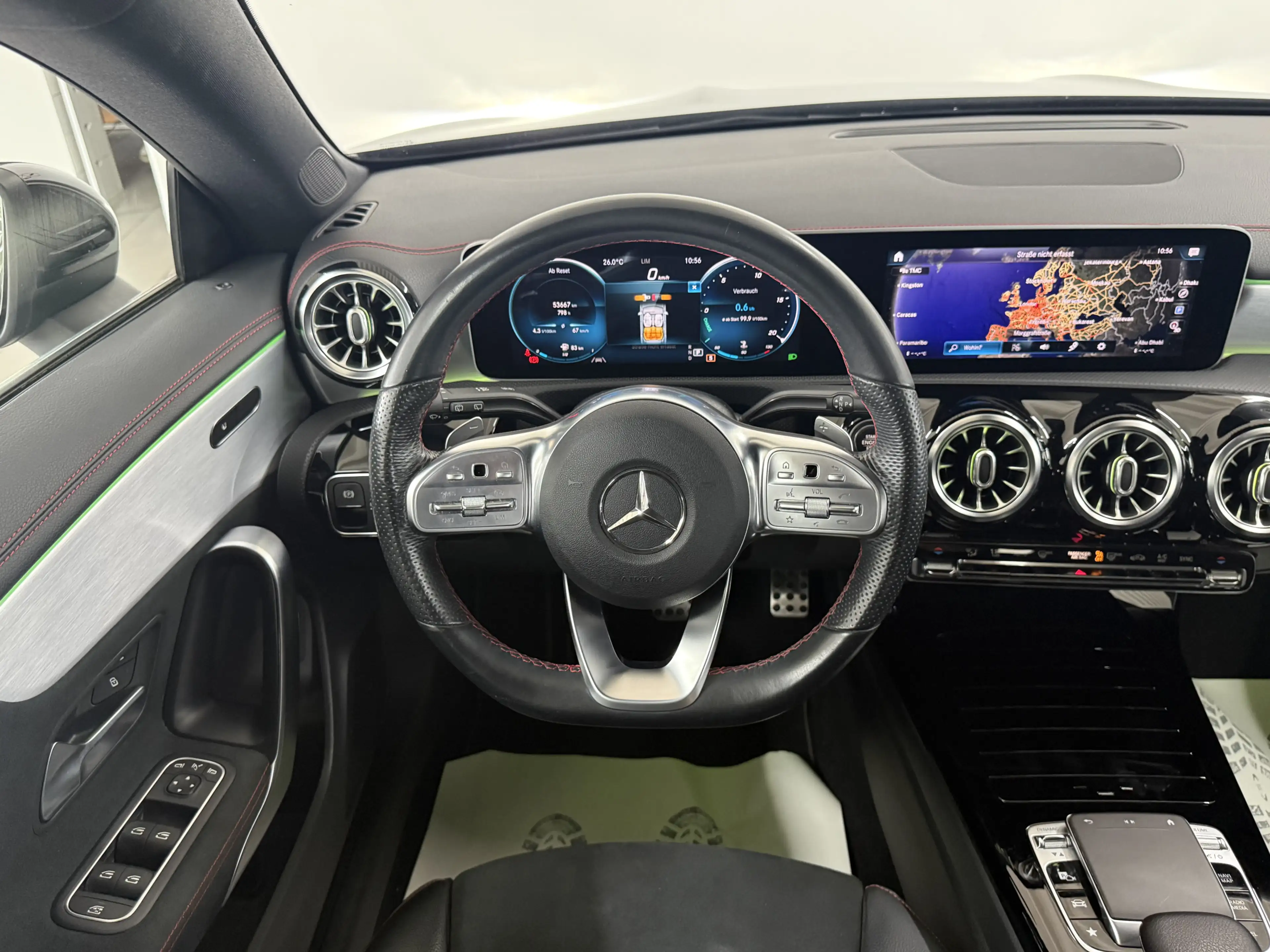 Mercedes-Benz CLA 200 AMG R-Kamera Widescreen — photo 12