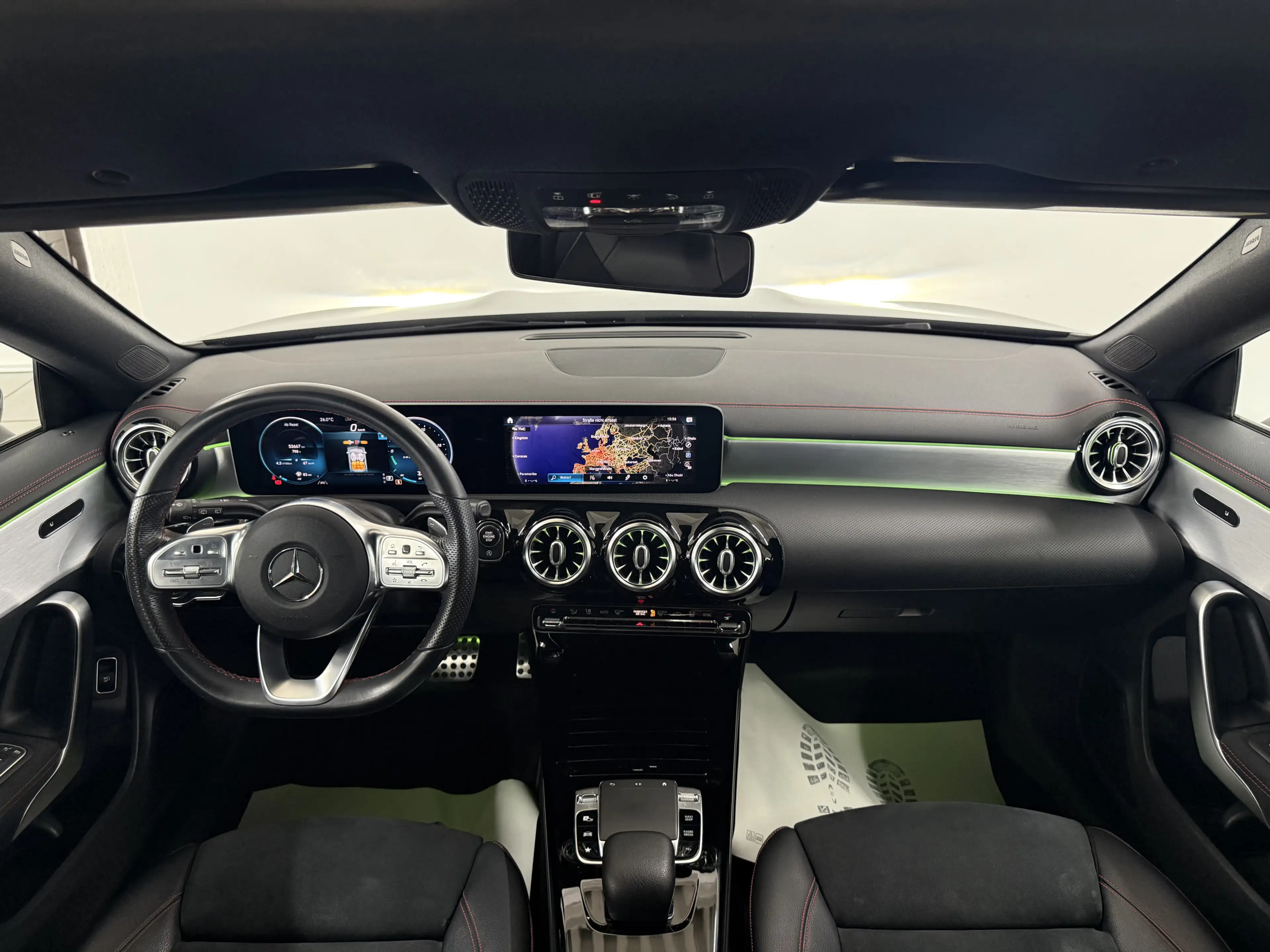 Mercedes-Benz CLA 200 AMG R-Kamera Widescreen — photo 6