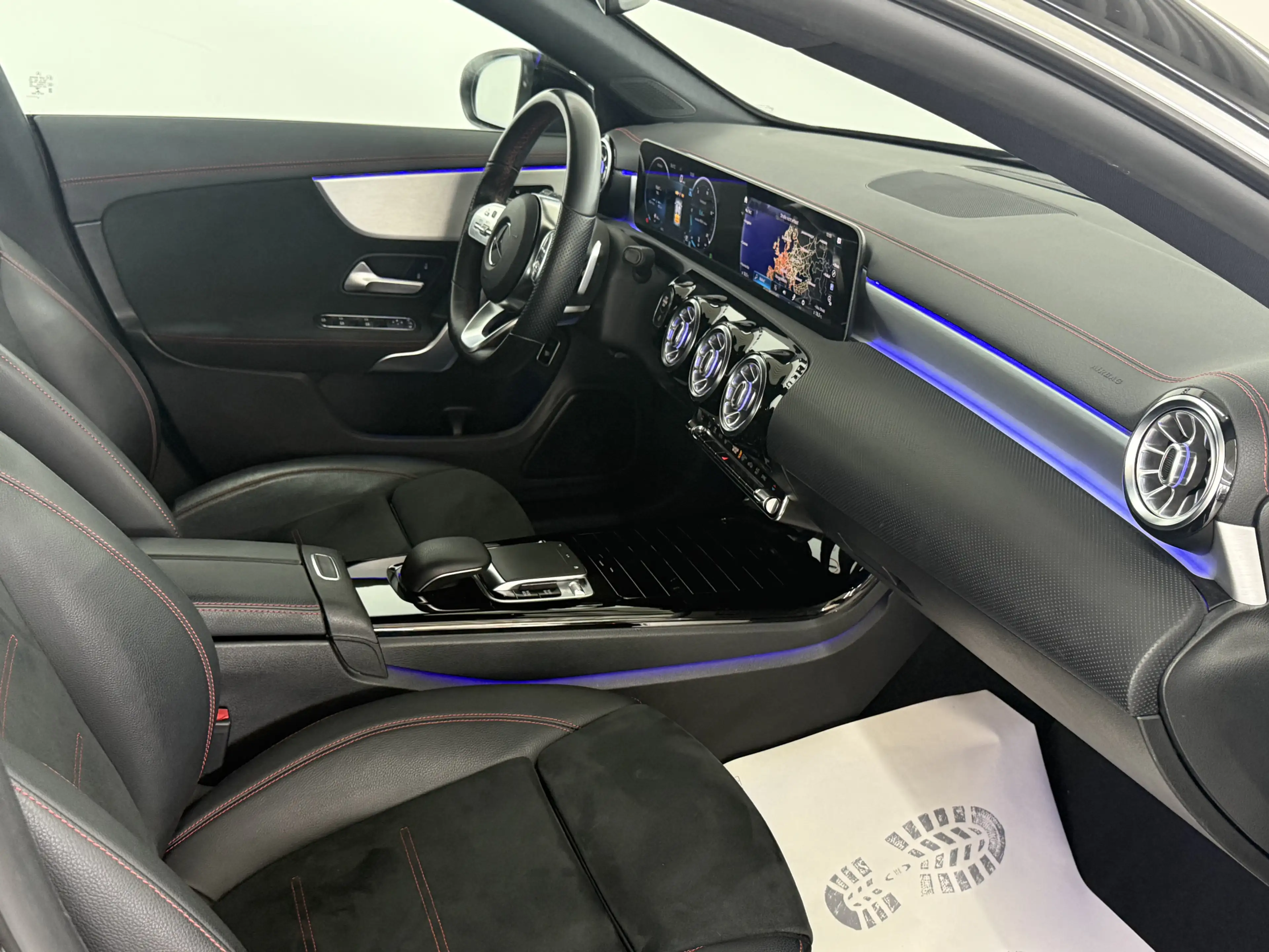 Mercedes-Benz CLA 200 AMG R-Kamera Widescreen — photo 7