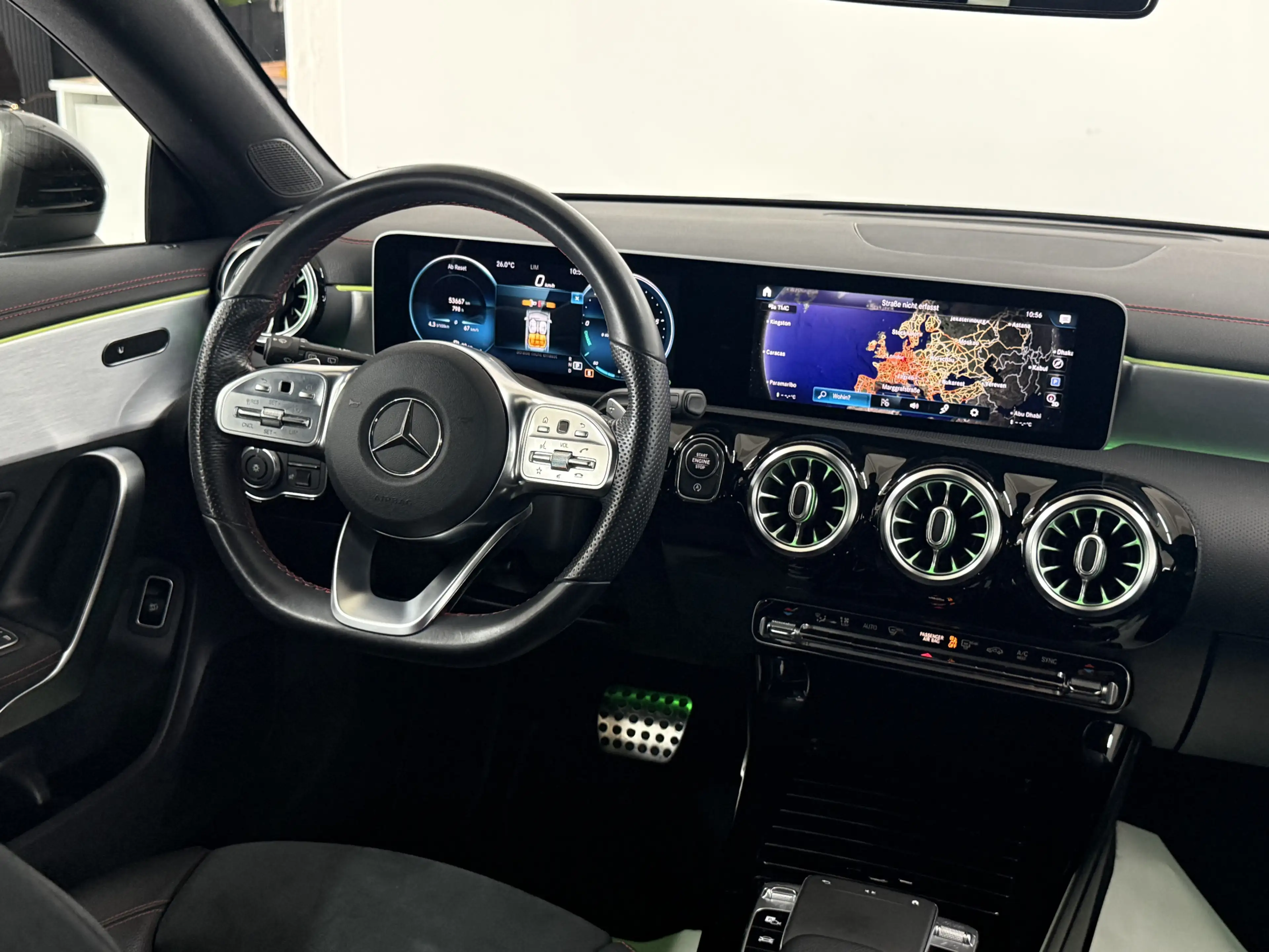 Mercedes-Benz CLA 200 AMG R-Kamera Widescreen — photo 11