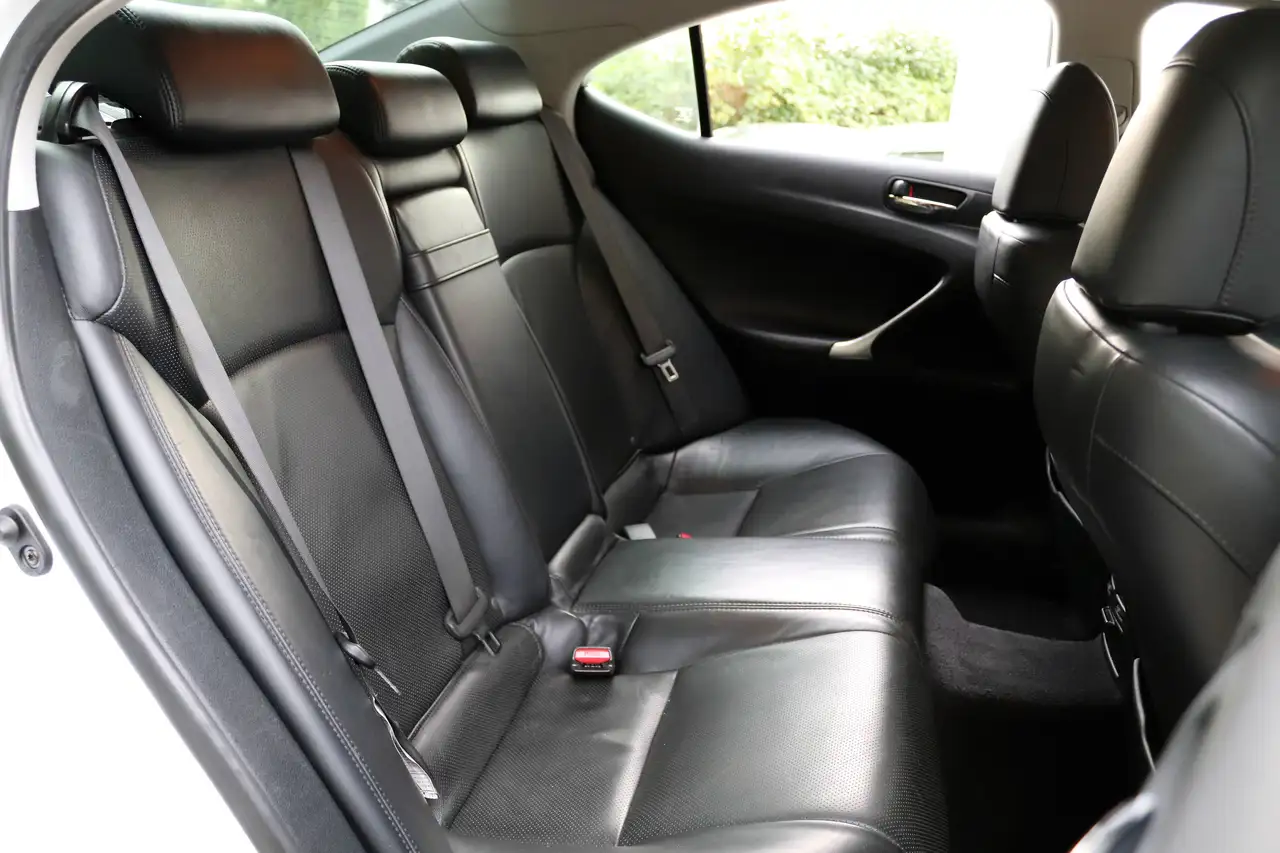 LEXUS IS 250 LUXE V6 208 ch BVM - 1ère MAIN - CUIR VENTILLÉS - 151900 km