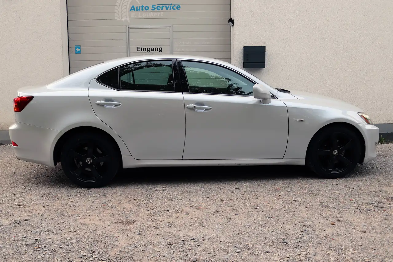 LEXUS IS 250 LUXE V6 208 ch BVM - 1ère MAIN - CUIR VENTILLÉS - 151900 km