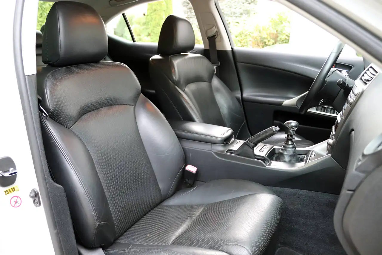 LEXUS IS 250 LUXE V6 208 ch BVM - 1ère MAIN - CUIR VENTILLÉS - 151900 km