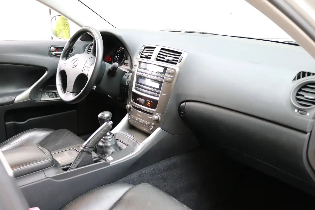 LEXUS IS 250 LUXE V6 208 ch BVM - 1ère MAIN - CUIR VENTILLÉS - 151900 km